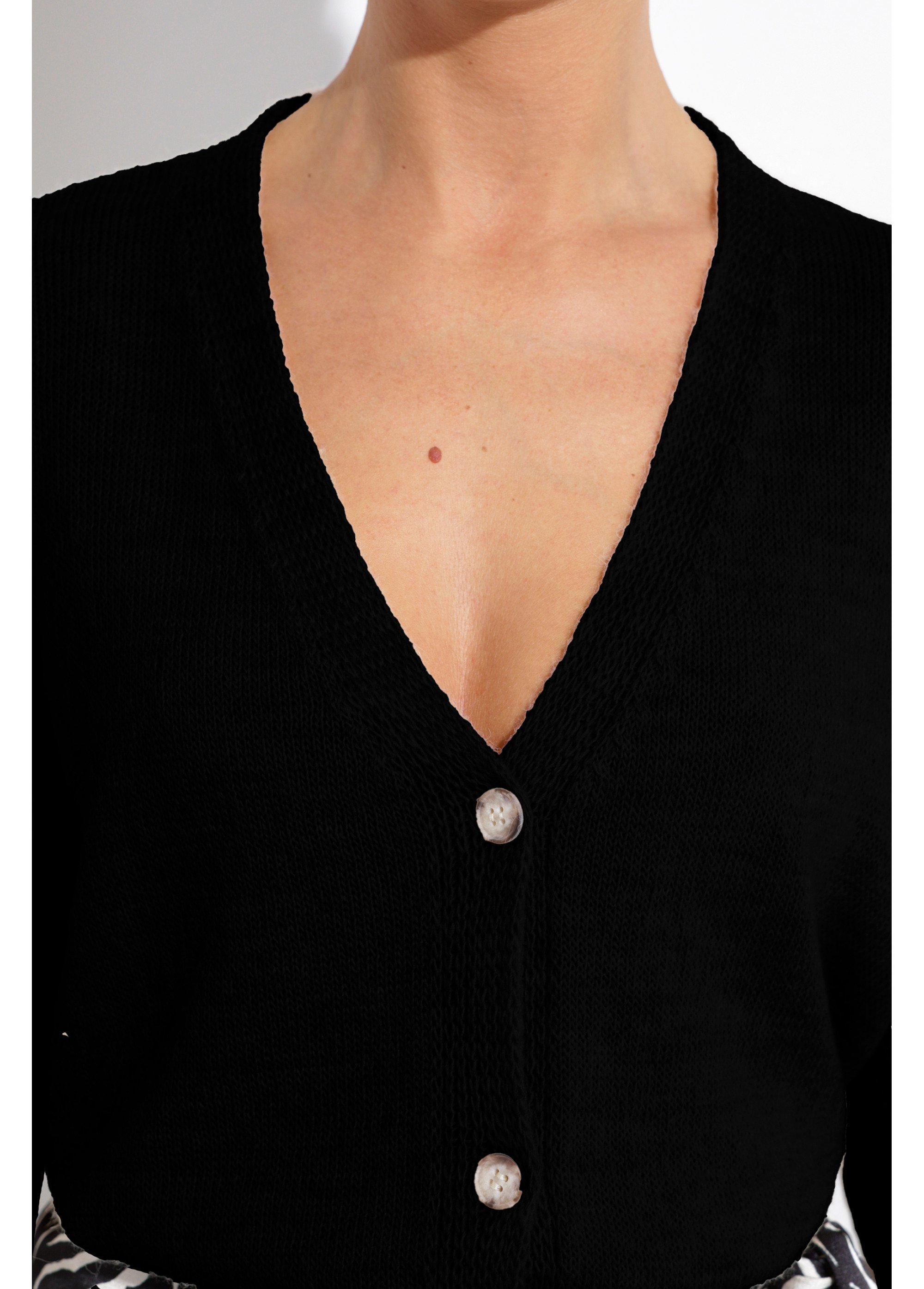 Gilet doux col V boutonné Femme Noir MYRAN DE1