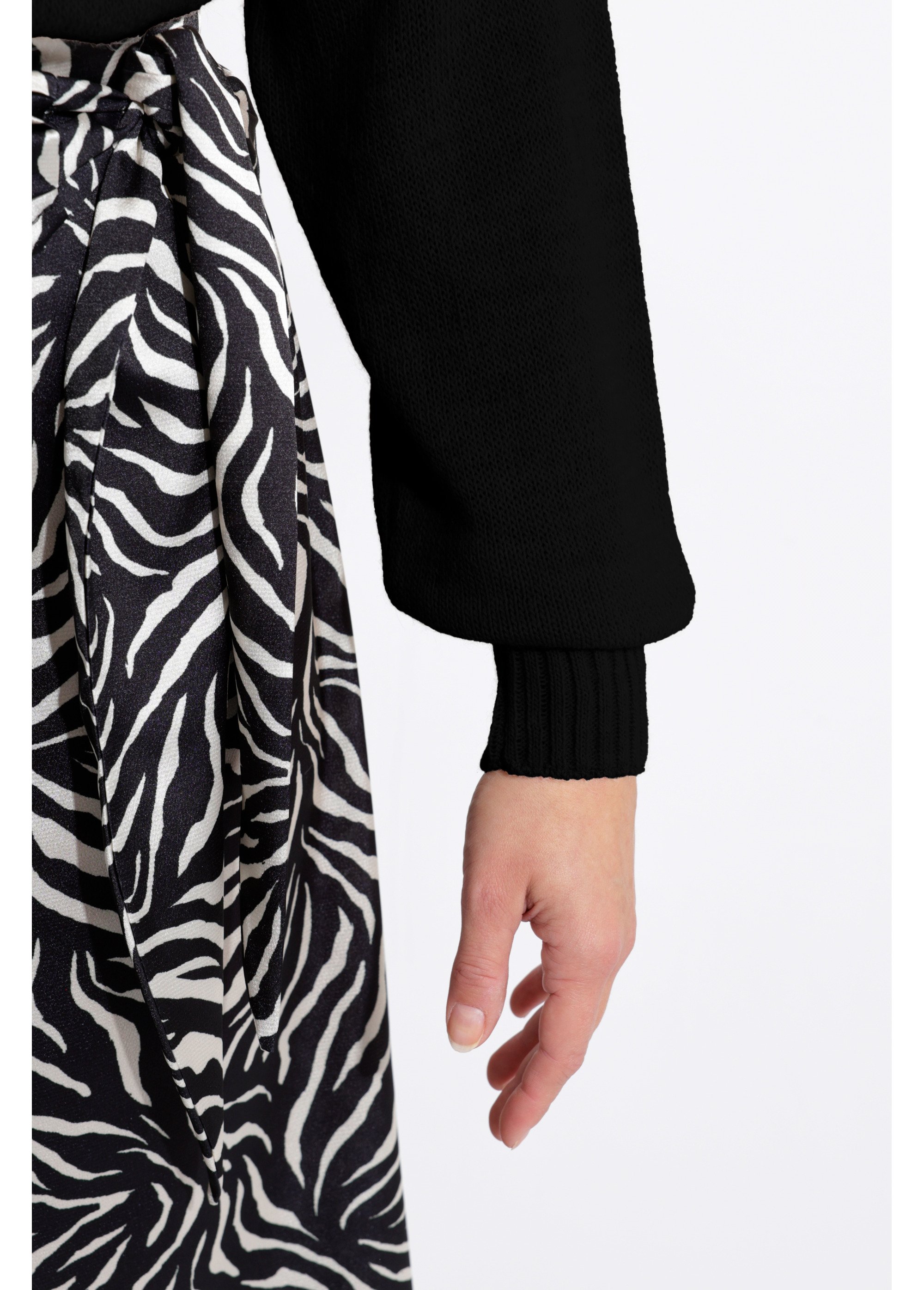 Gilet doux col V boutonné Femme Noir MYRAN DE2