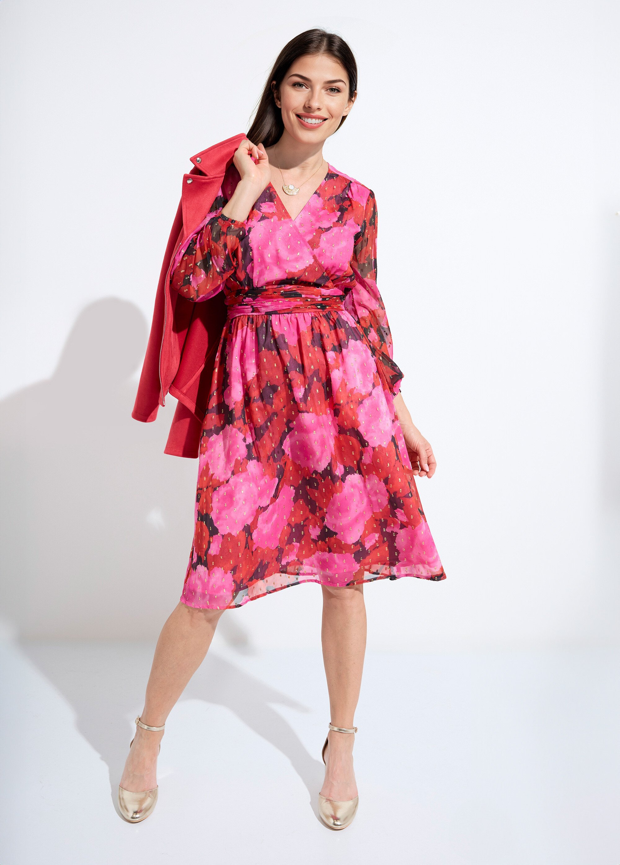 Robe cache-coeur courte voile imprimé motifs dorés