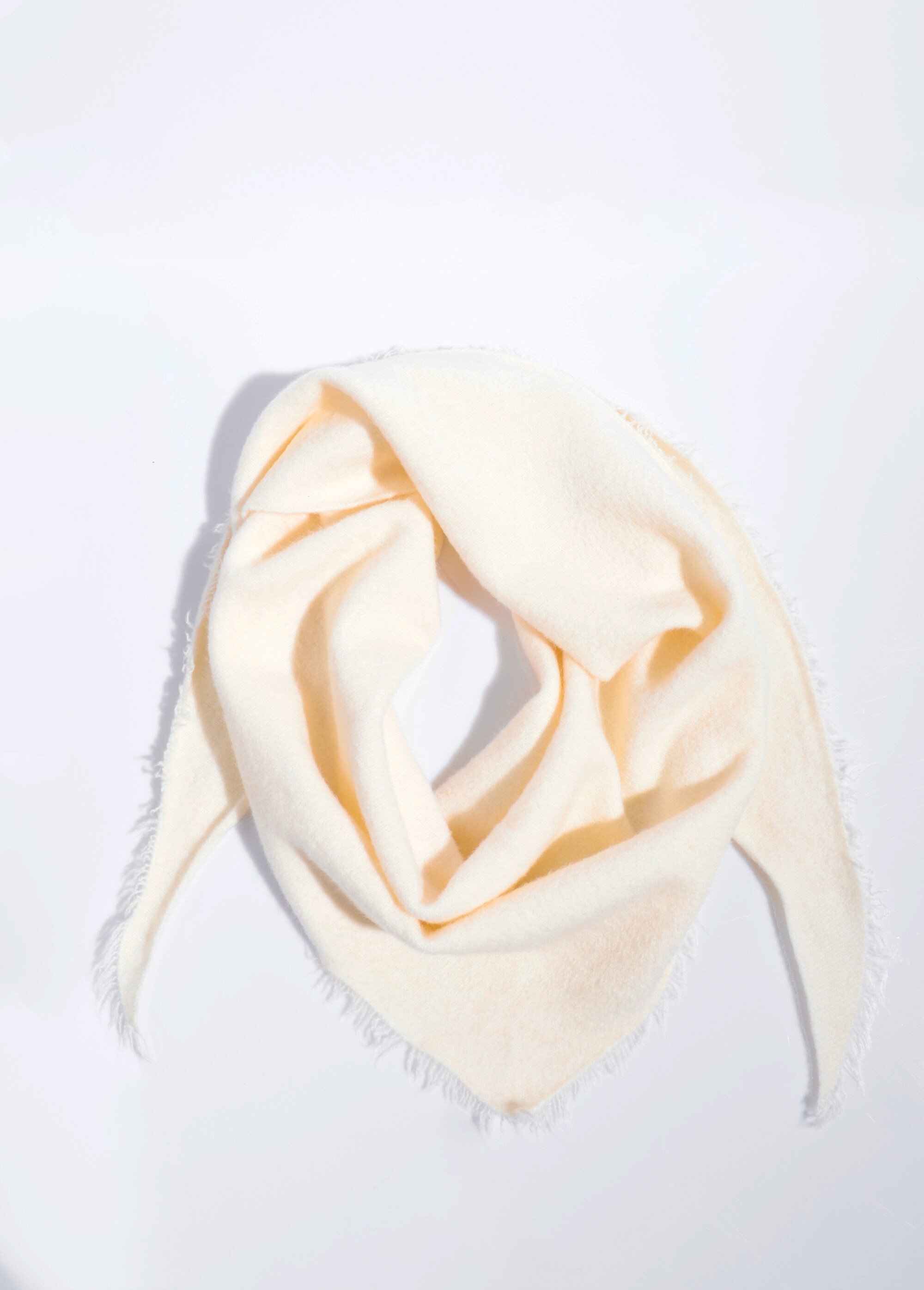 Echarpe triangle maille et fines franges Femme Beige JUB002 FA1