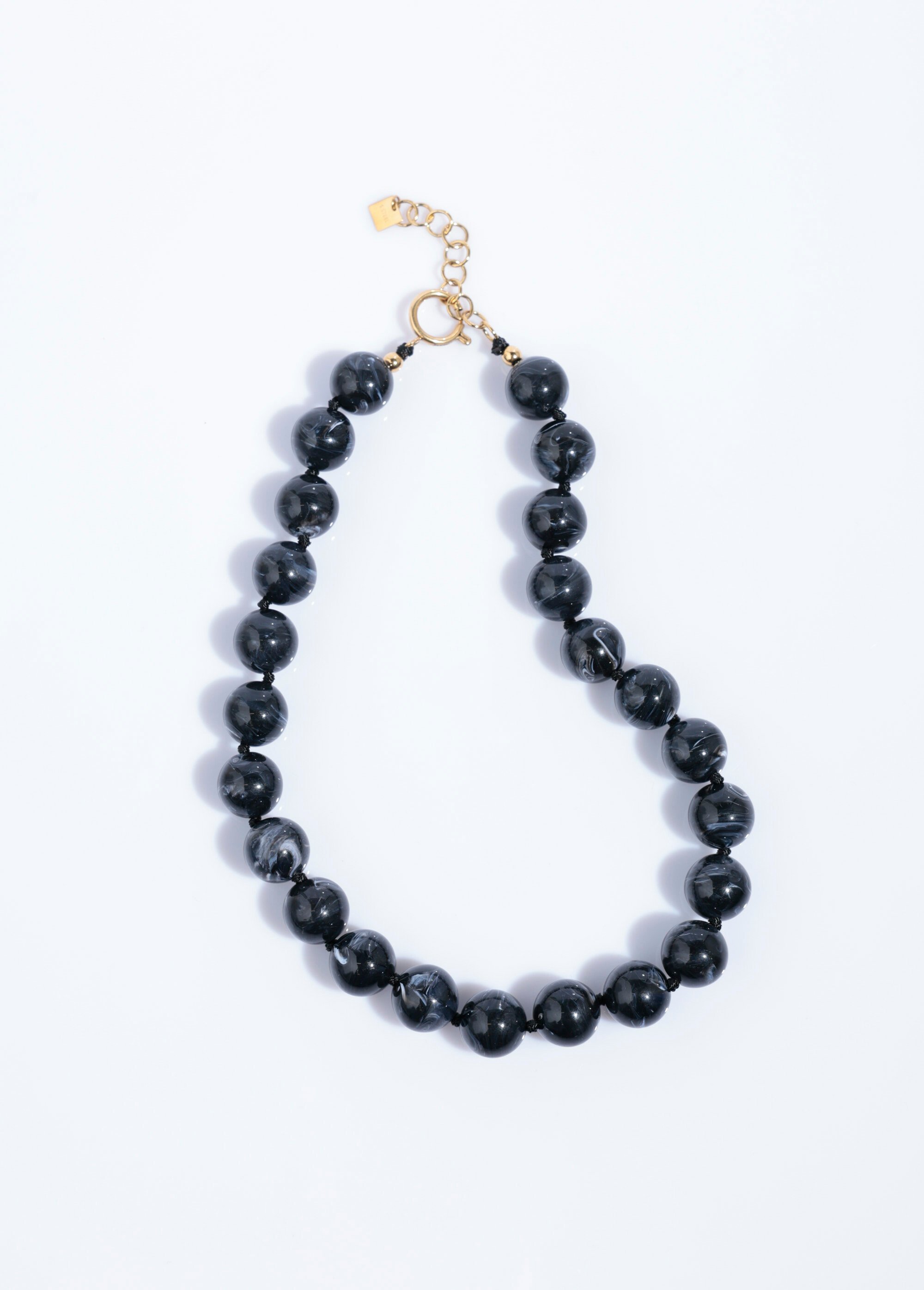 Collier court perles rondes marbrées