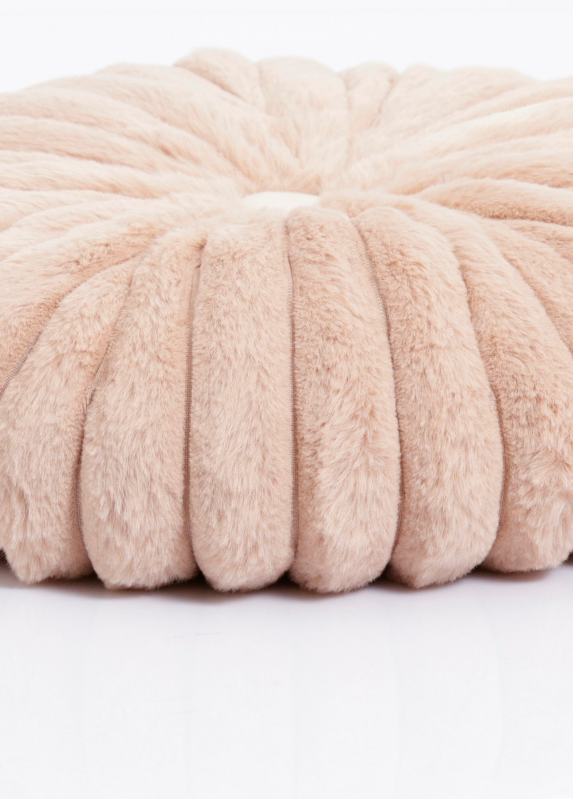 Coussin déco rond en fausse fourrure Rose KP-AAE823000 DE2