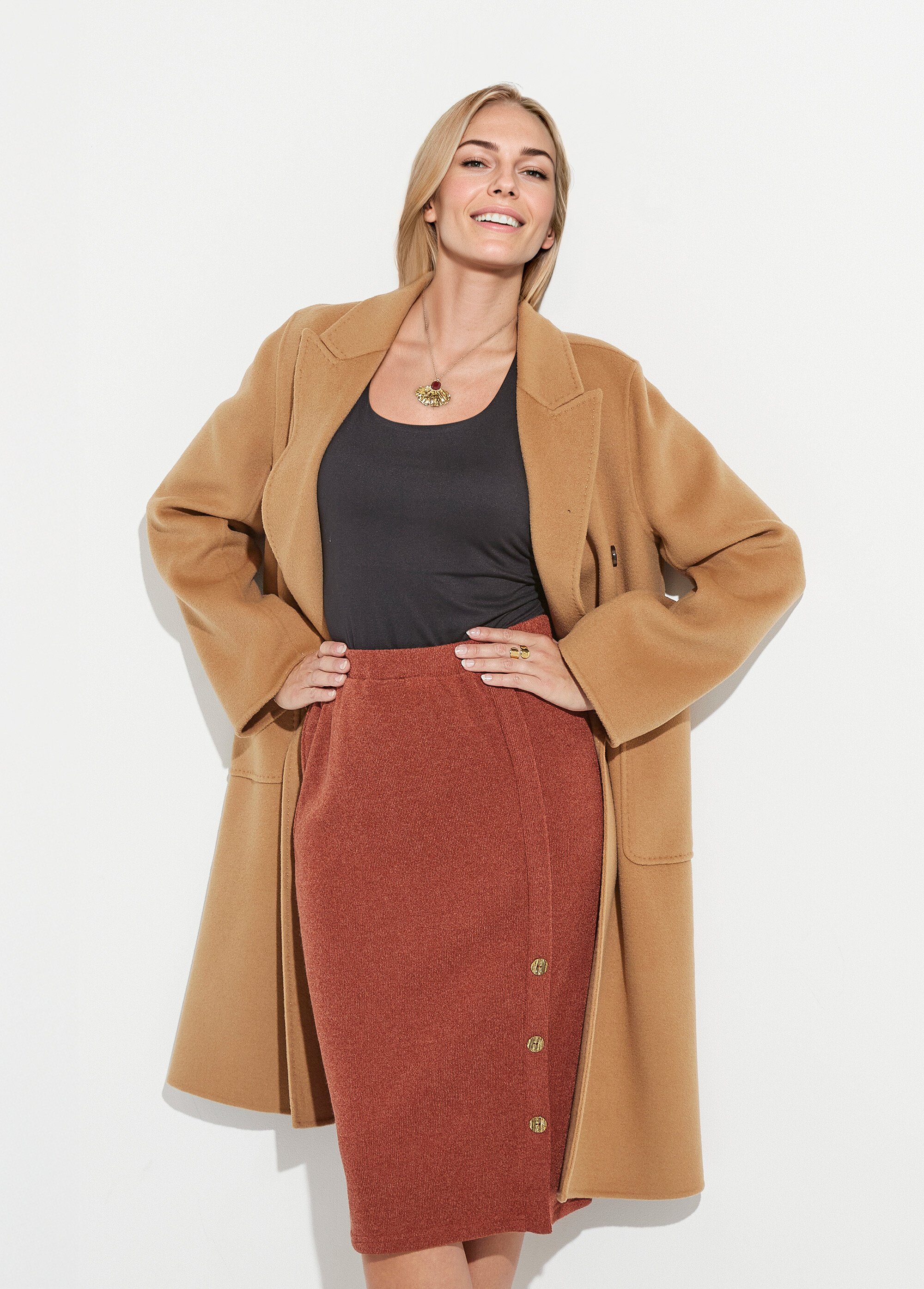 Jupe longue droite maille et boutons fantaisie