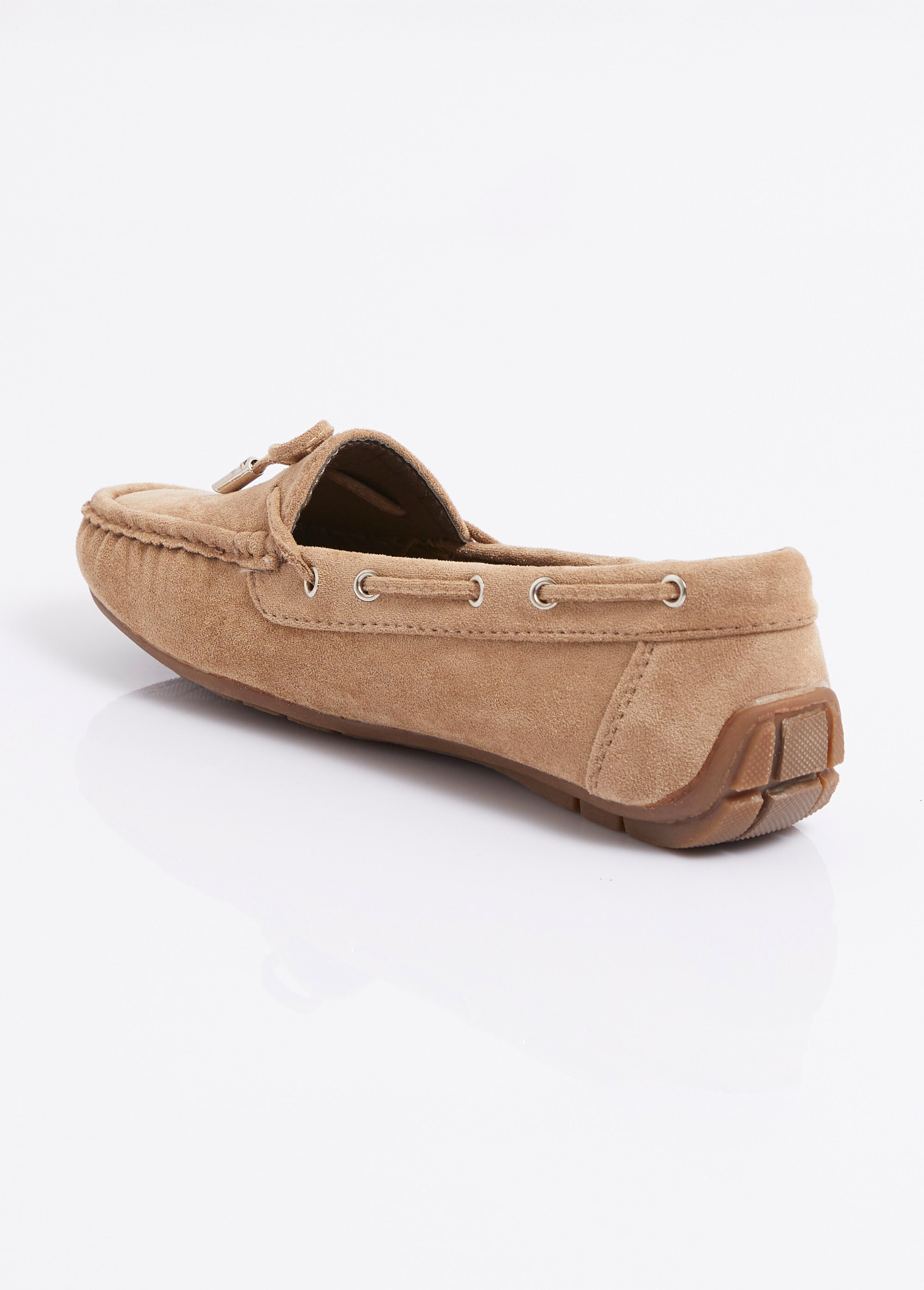 Mocassins en suédine avec œillets métal Femme Beige JANNFT246 DO1