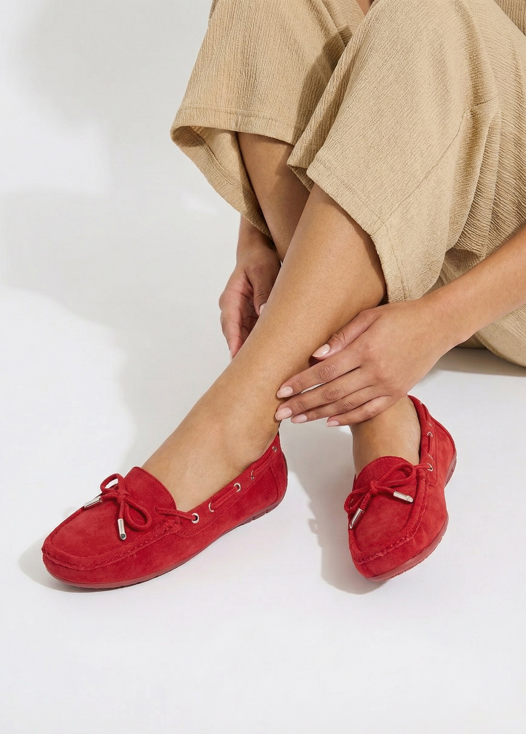 Mocassins en suédine avec œillets métal Femme Rouge JANNFT246 SI1