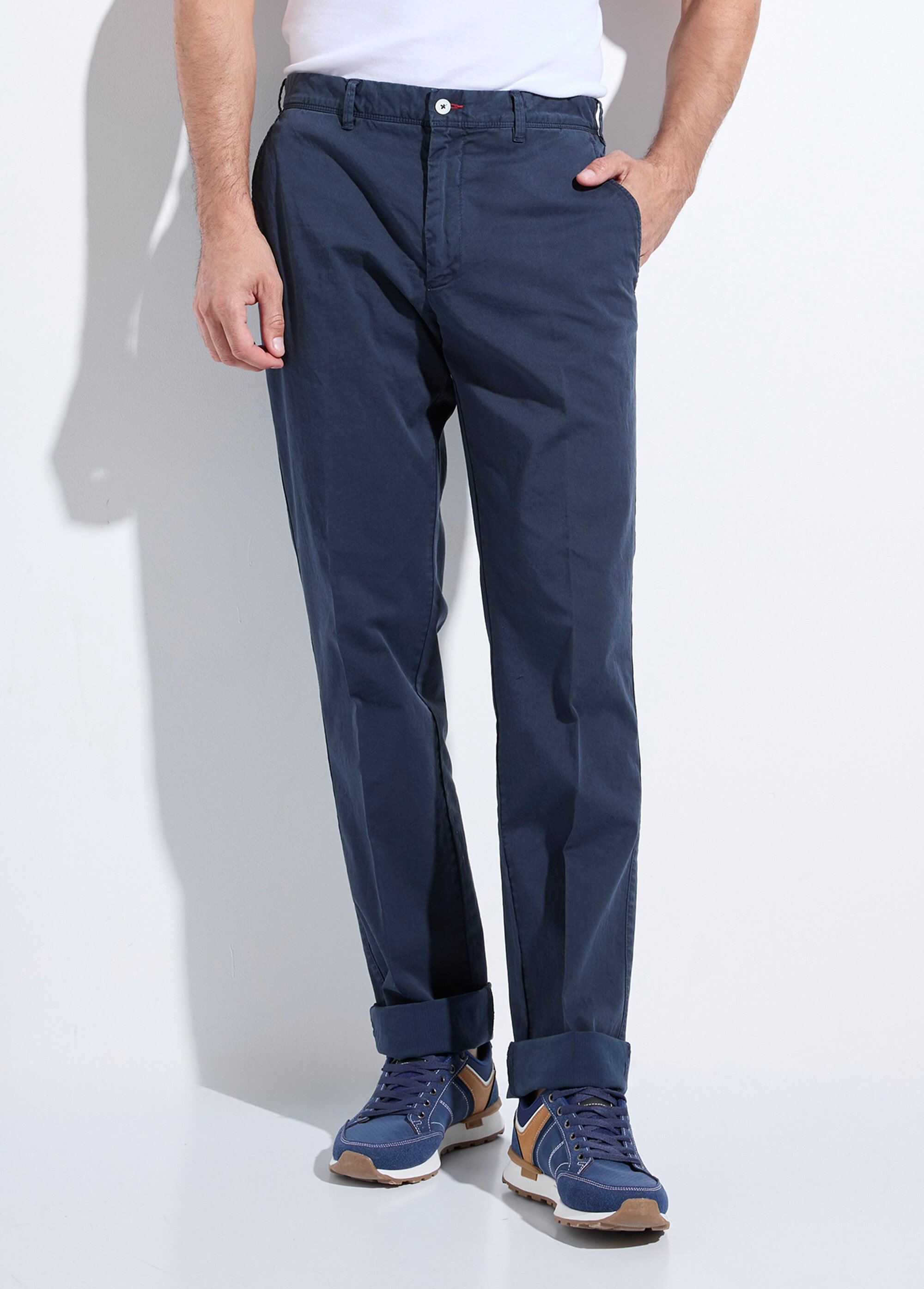 Pantalon chino avec envers fines rayures