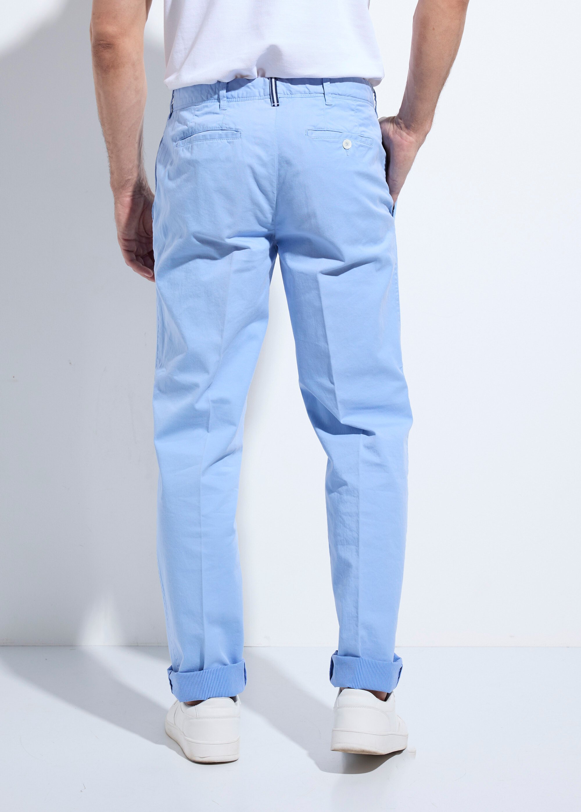 Pantalon chino avec envers fines rayures