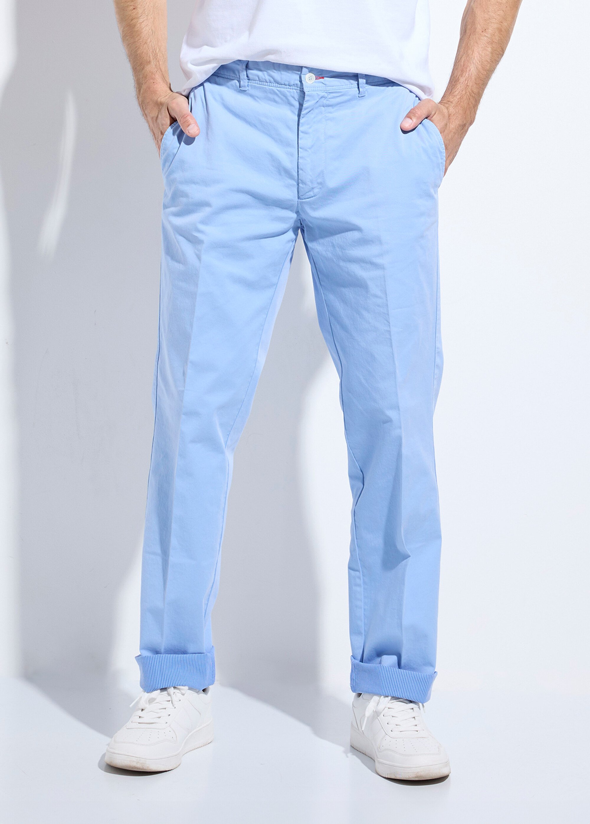 Pantalon chino avec envers fines rayures