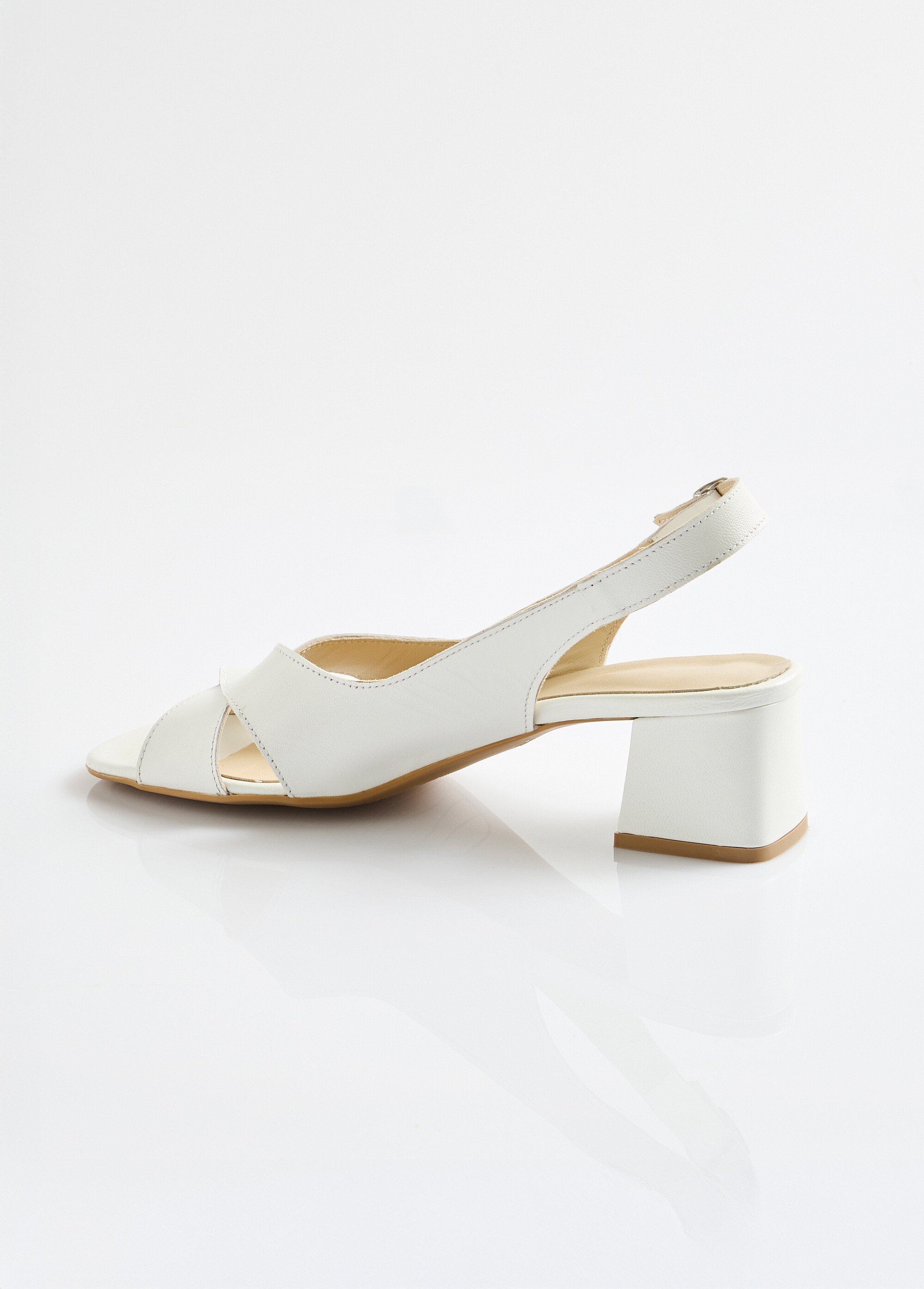 Sandales brides croisées à talon cuir
