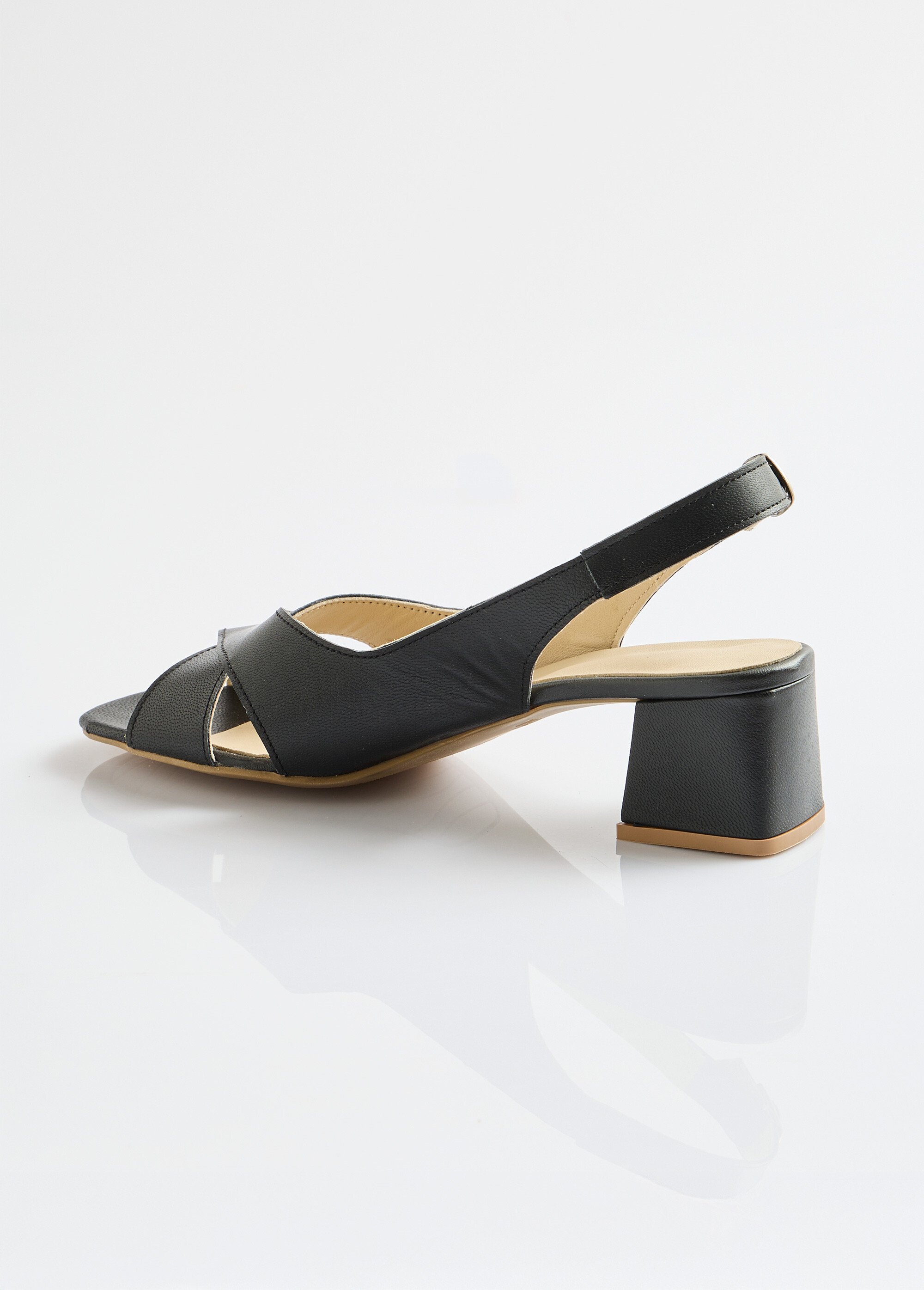 Sandales brides croisées à talon cuir