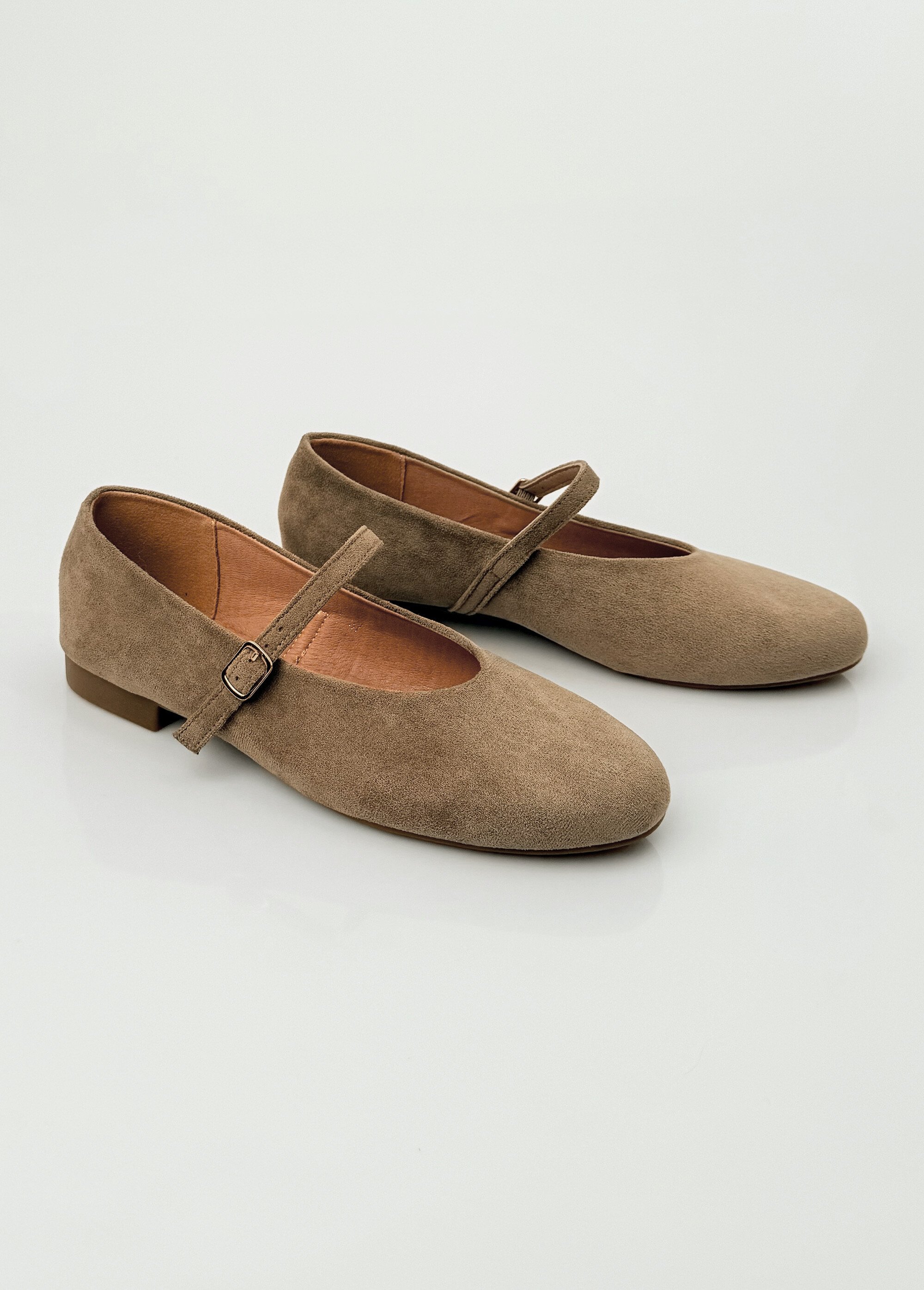 Ballerines babies plates façon cuir suédé