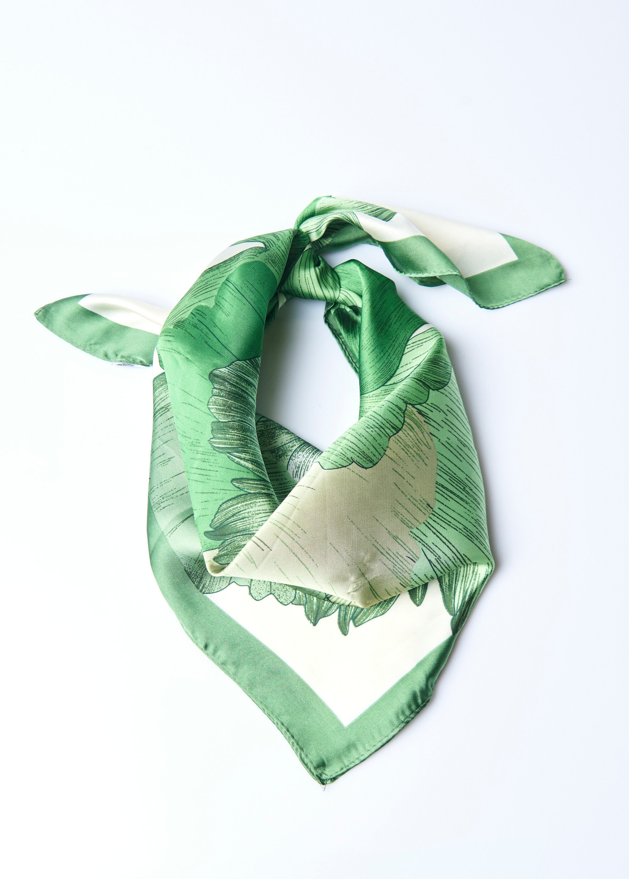 Foulard satiné imprimé grande fleur