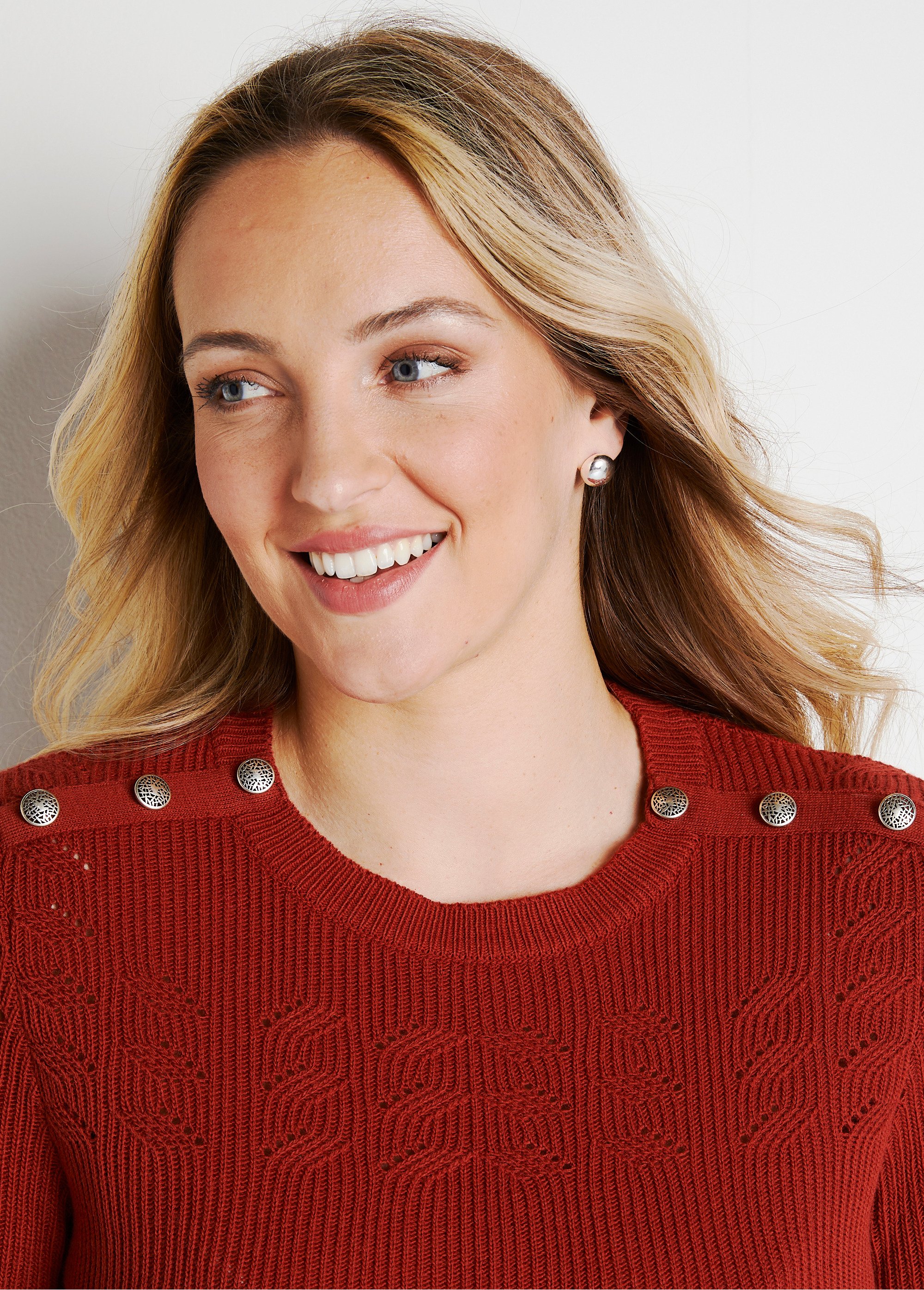 Pull ajouré maille côtelée col rond