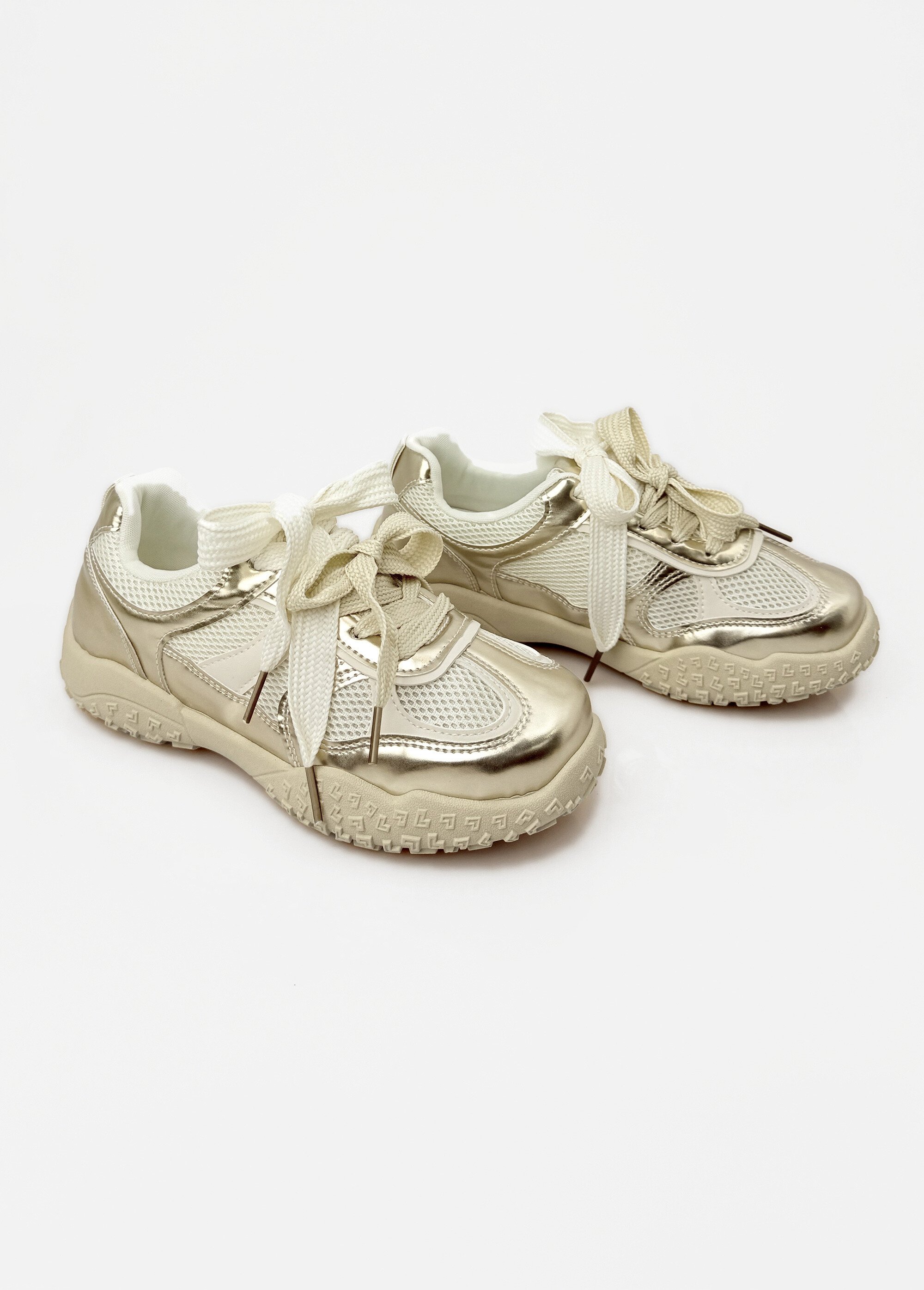 Sneakers multimatières + 2 paires lacets