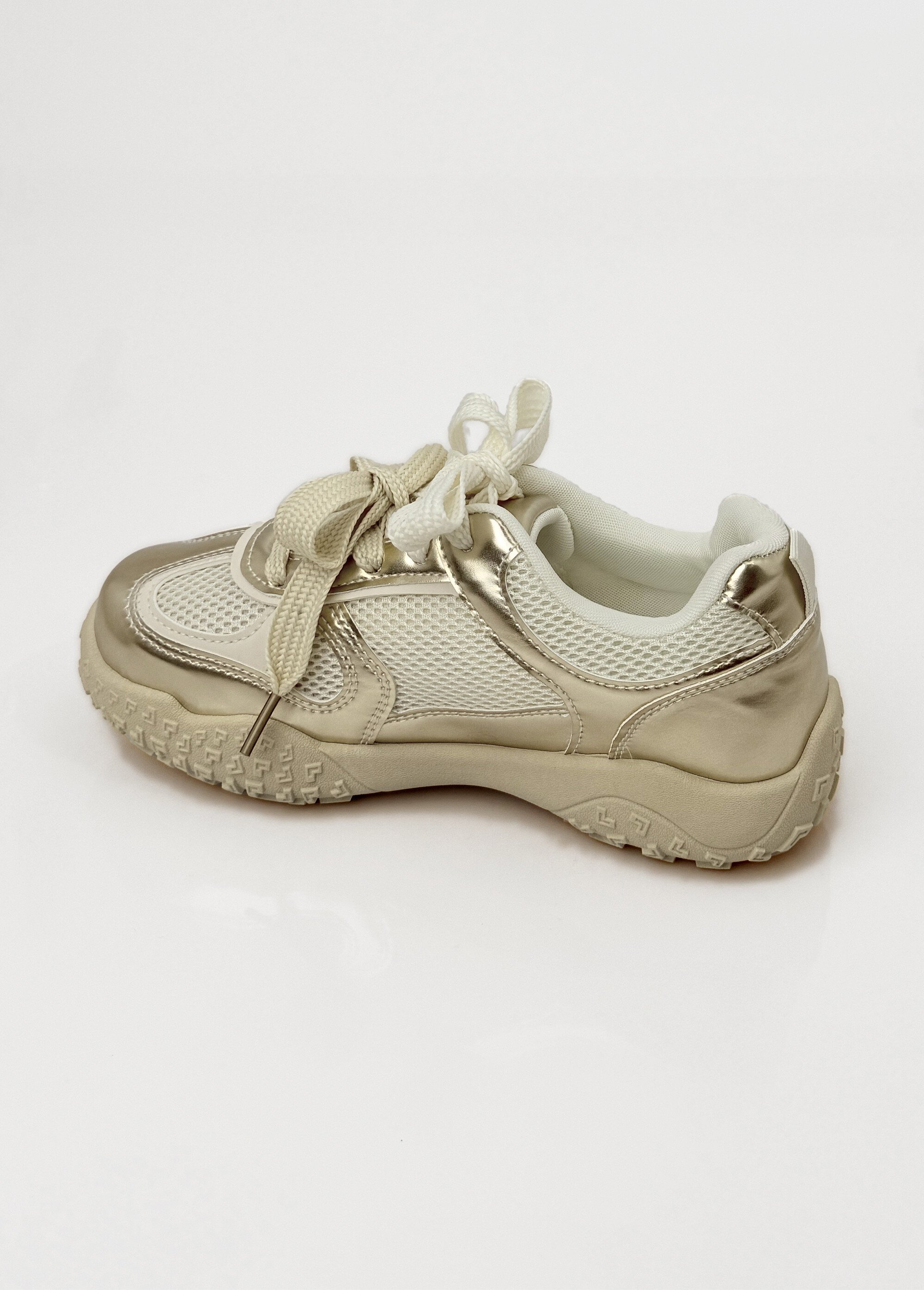 Sneakers multimatières + 2 paires lacets