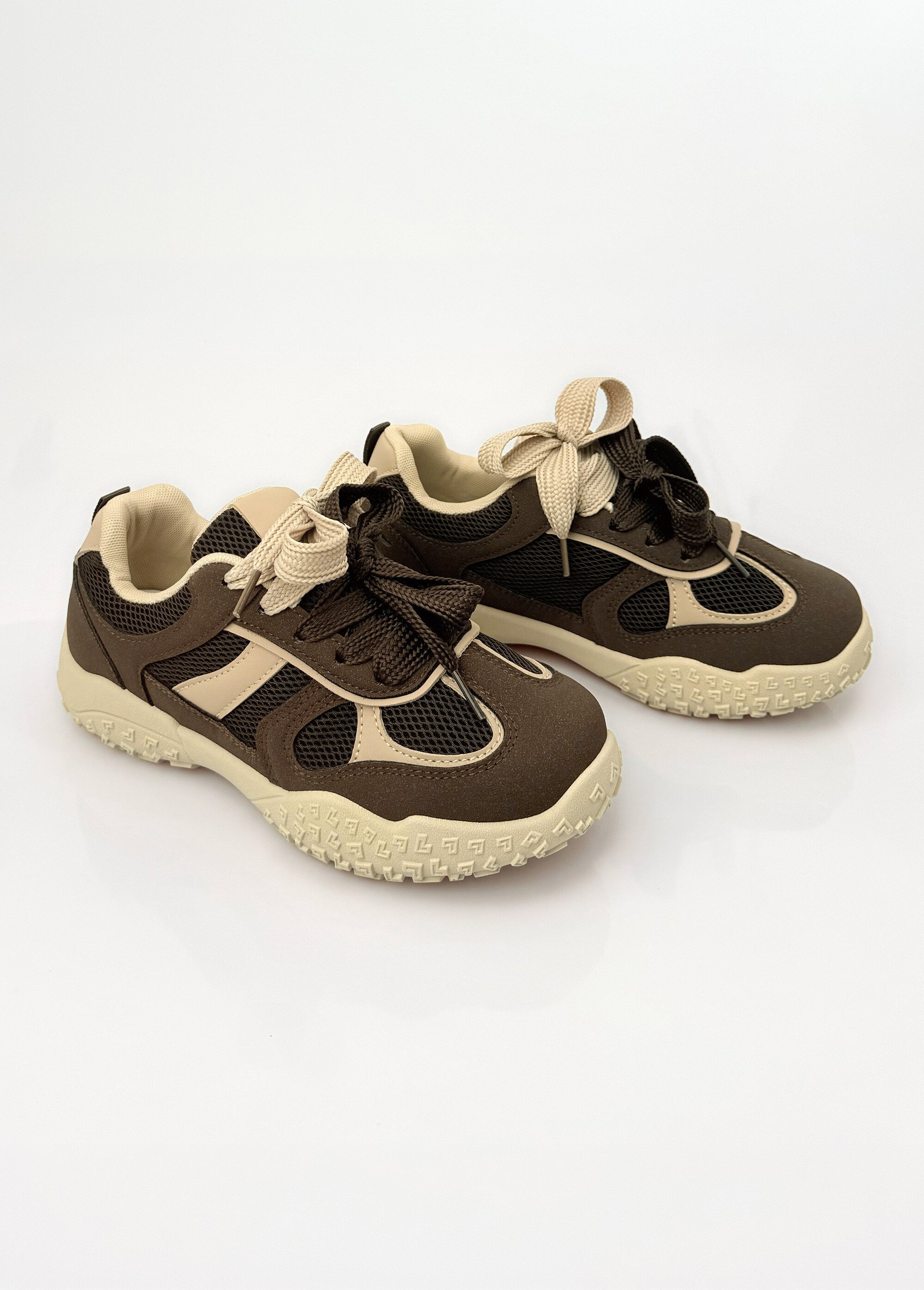 Sneakers multimatières + 2 paires lacets