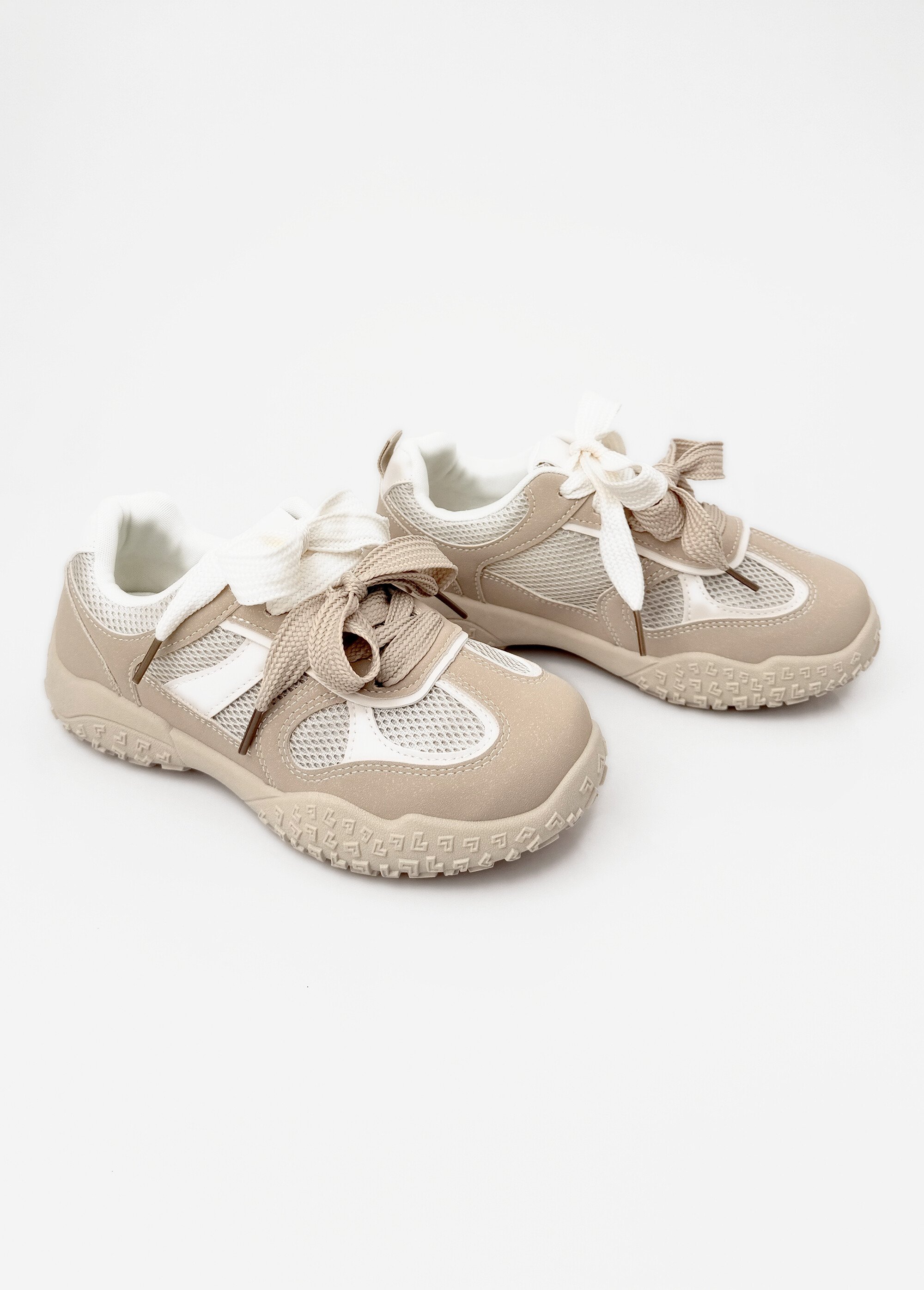 Sneakers multimatières + 2 paires lacets