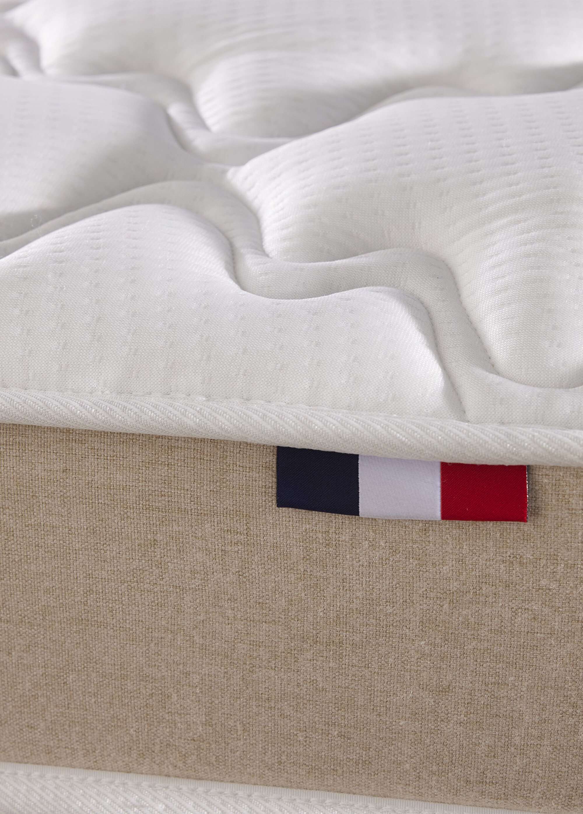 Matelas ferme mousse haute densité, haut. 17/18cm BLANC AFI-LAVANDE DE1