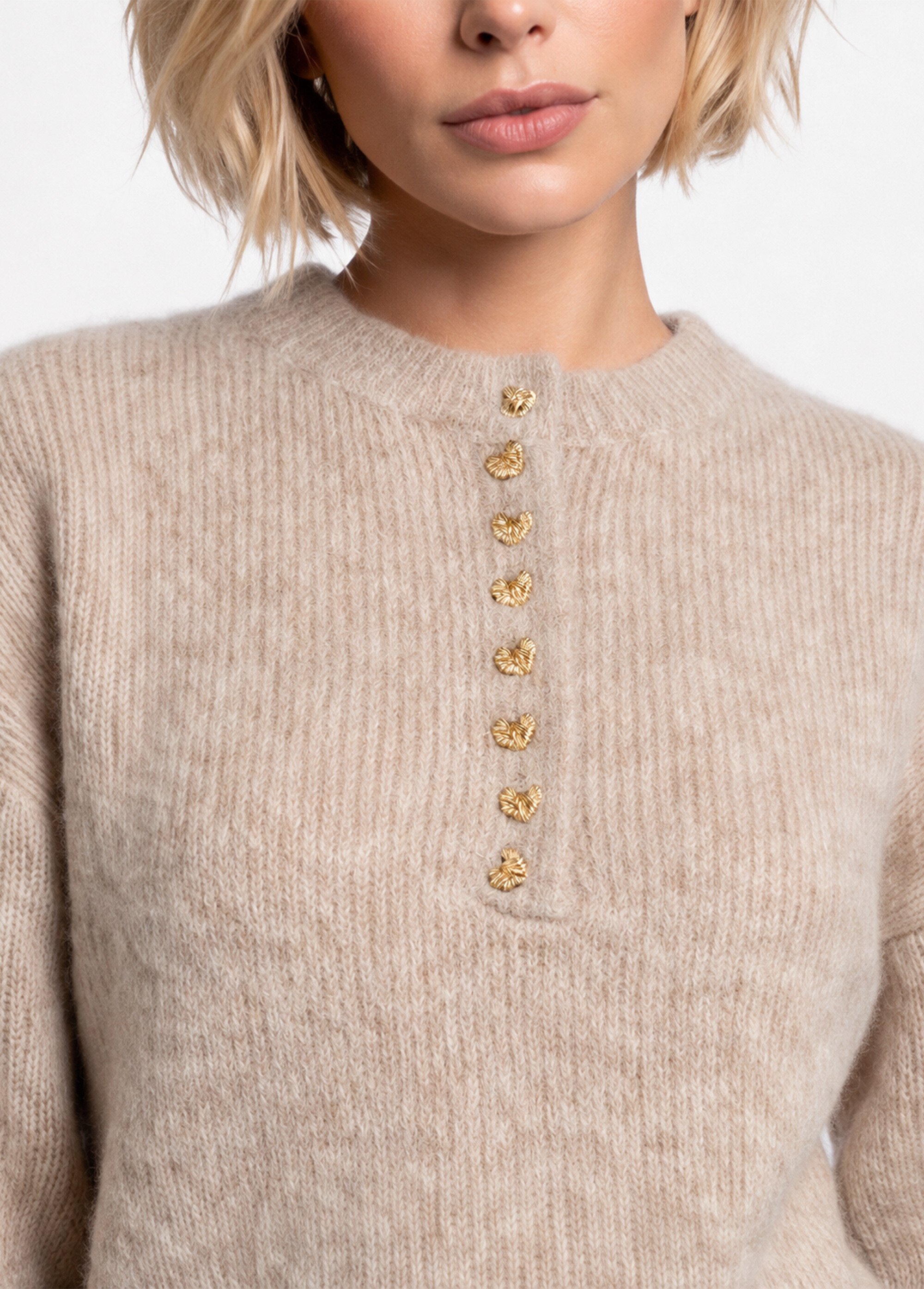 Pull avec laine, col rond boutons métal