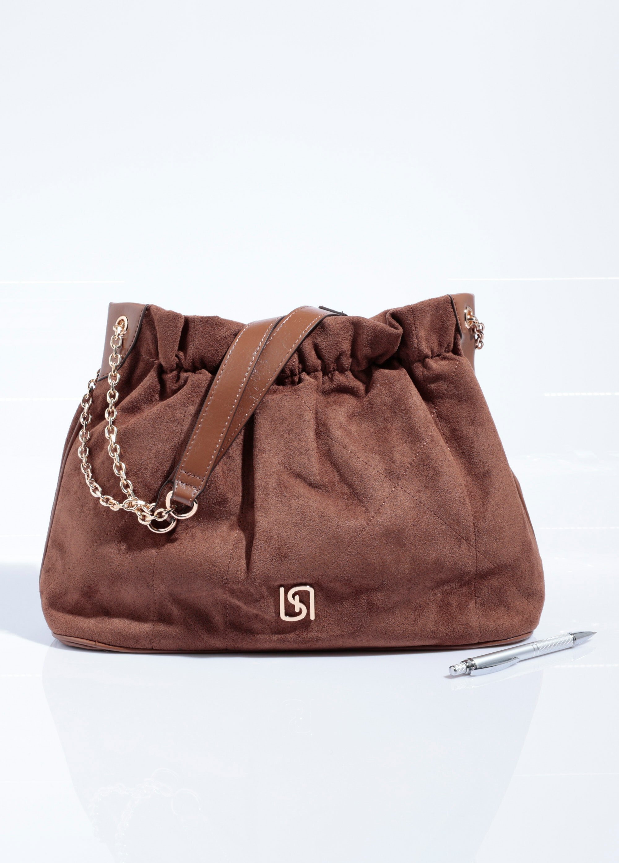 Sac plissé chic suédine et bride métal