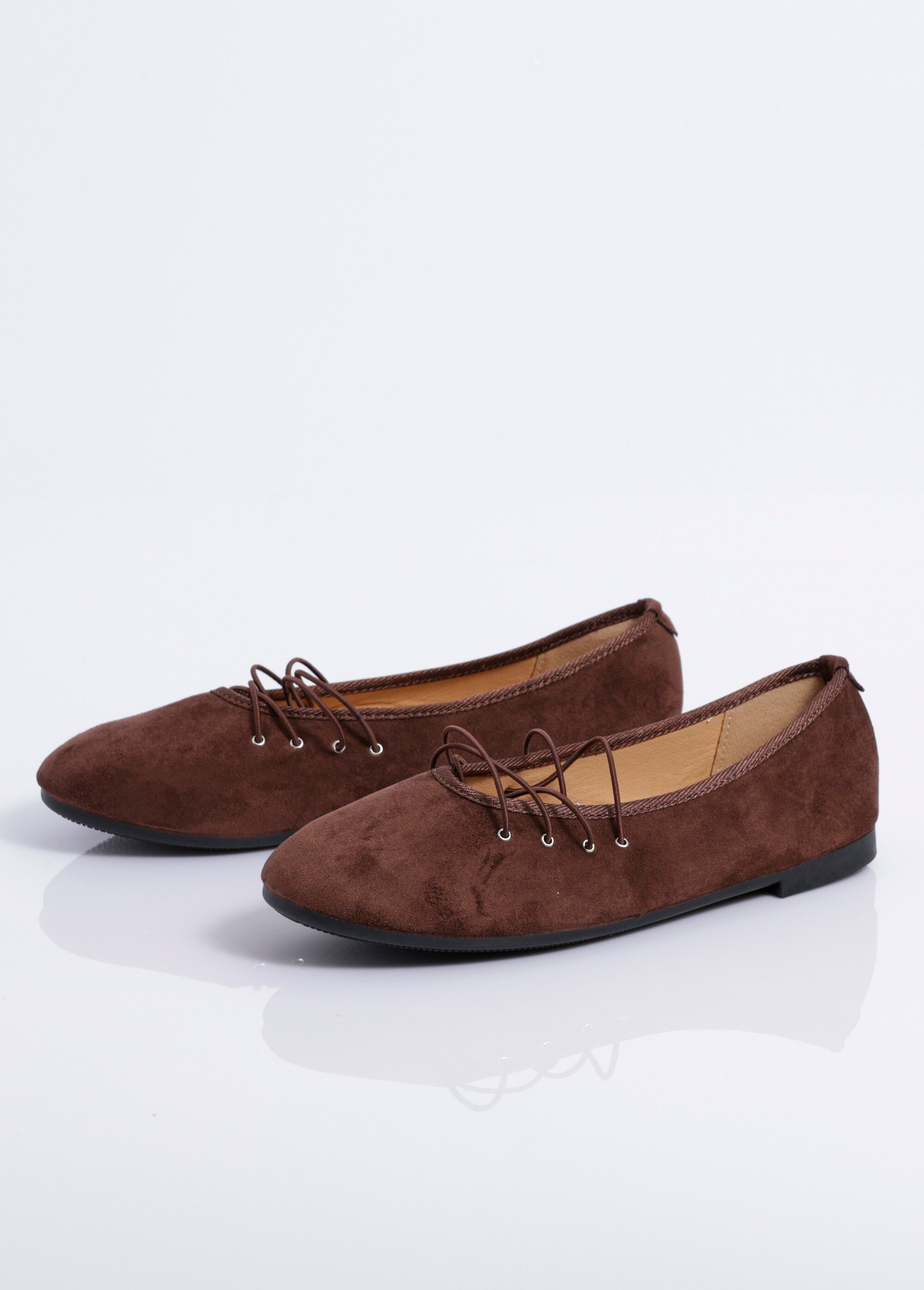 Ballerines plates en suédine avec liens
