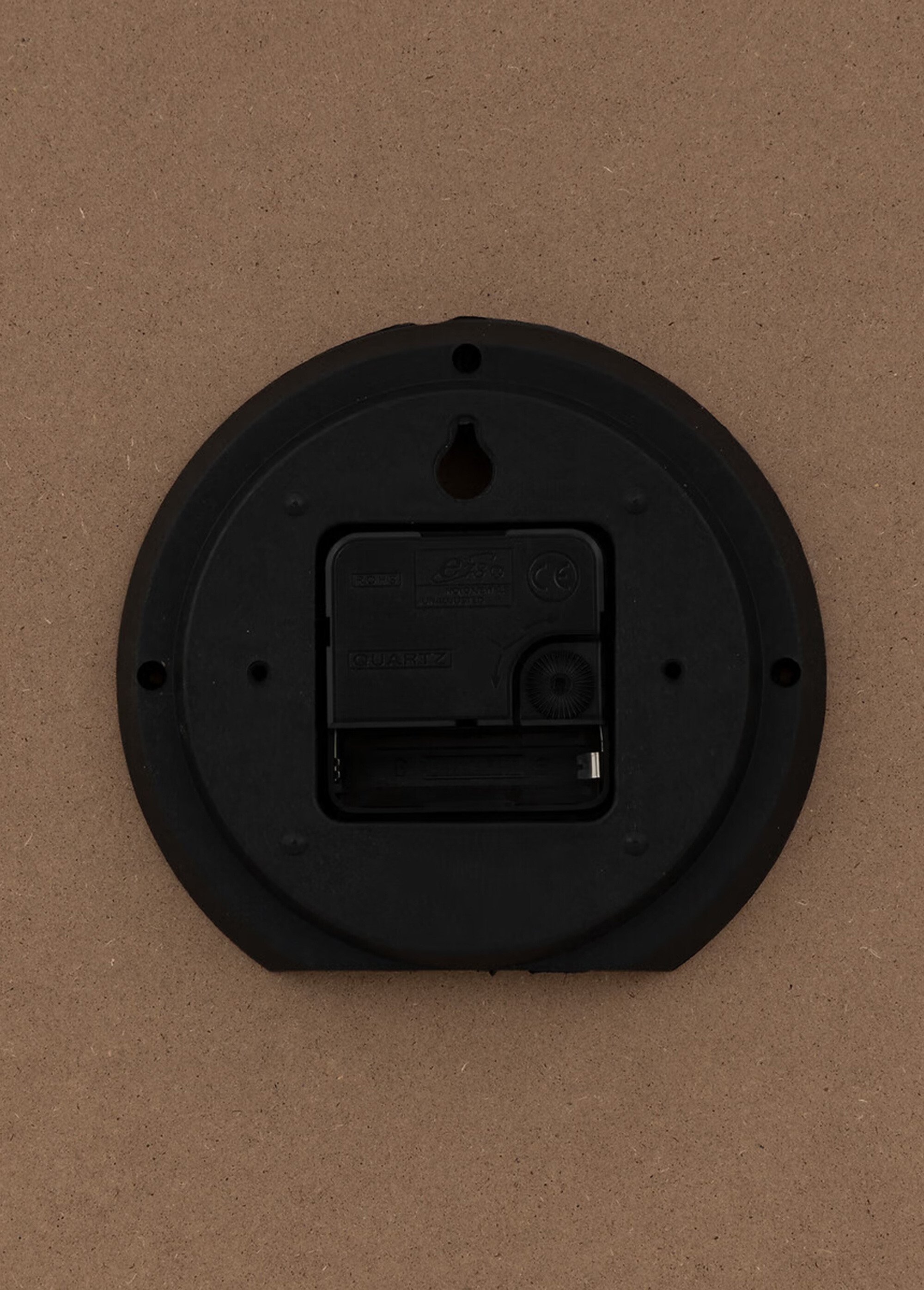 Horloge chiffres métal, fond aspect bois MARRON FONCE JJA-203519A DE2