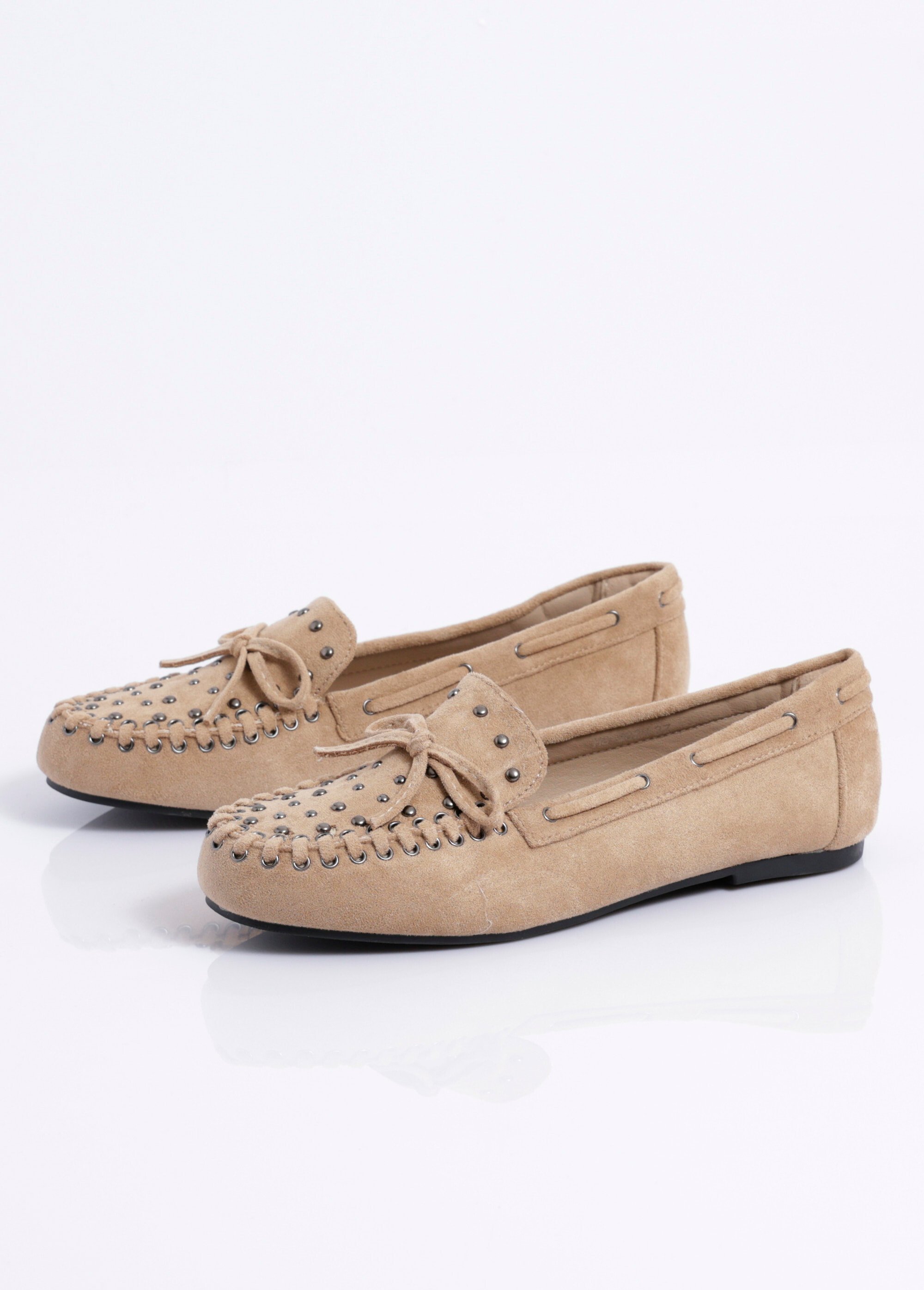 Mocassins avec liens et clous métal