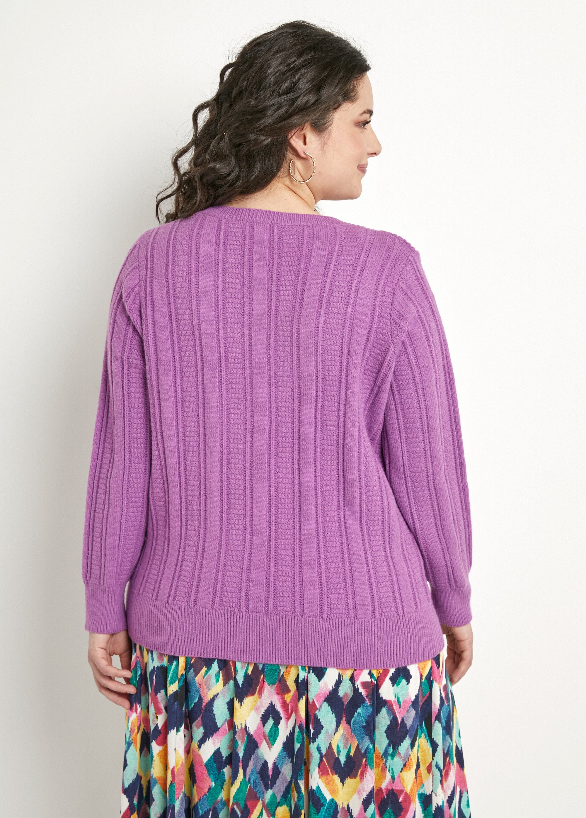 Pull doux ajouré boules col rond
