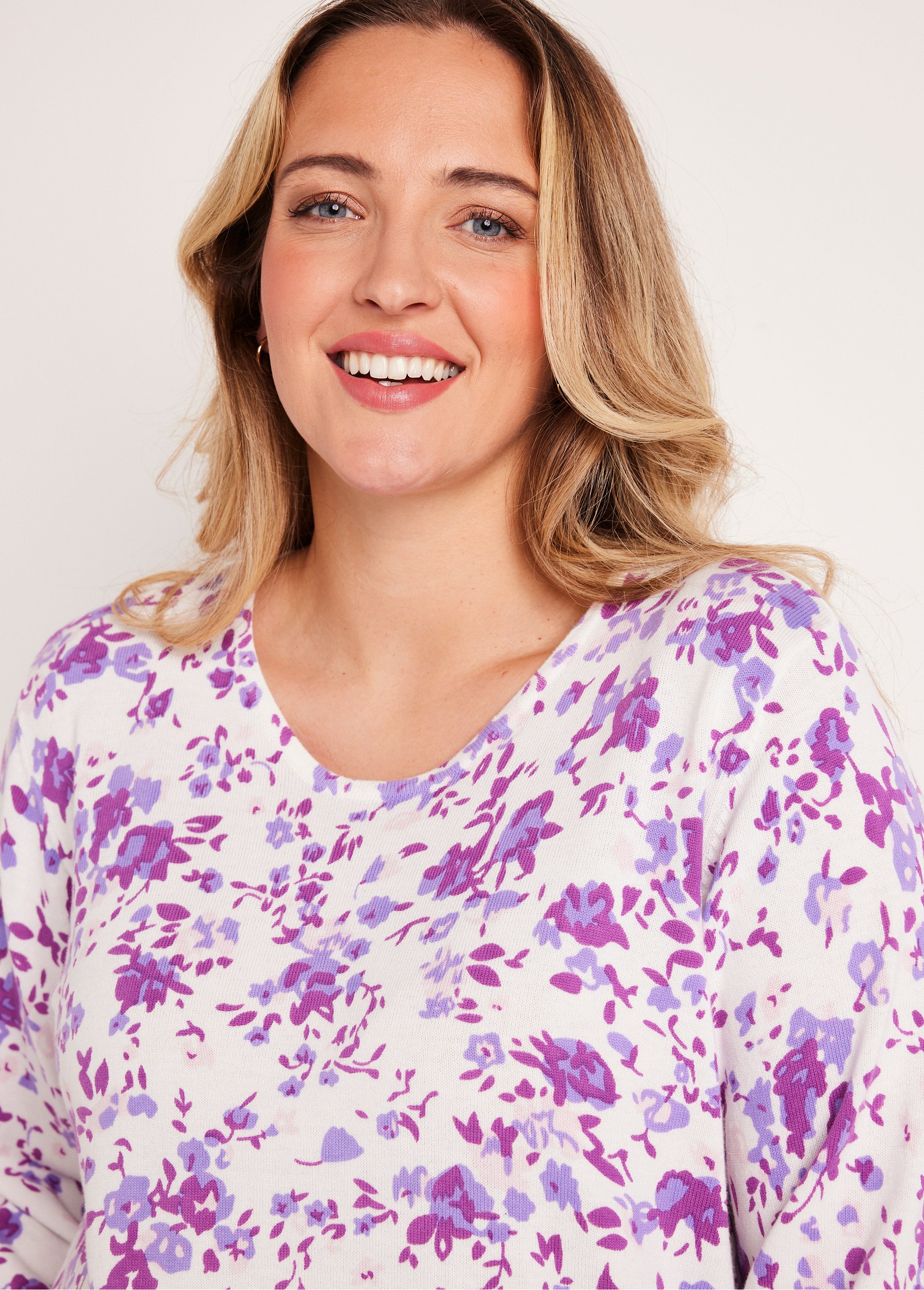 Pull fleuri fin