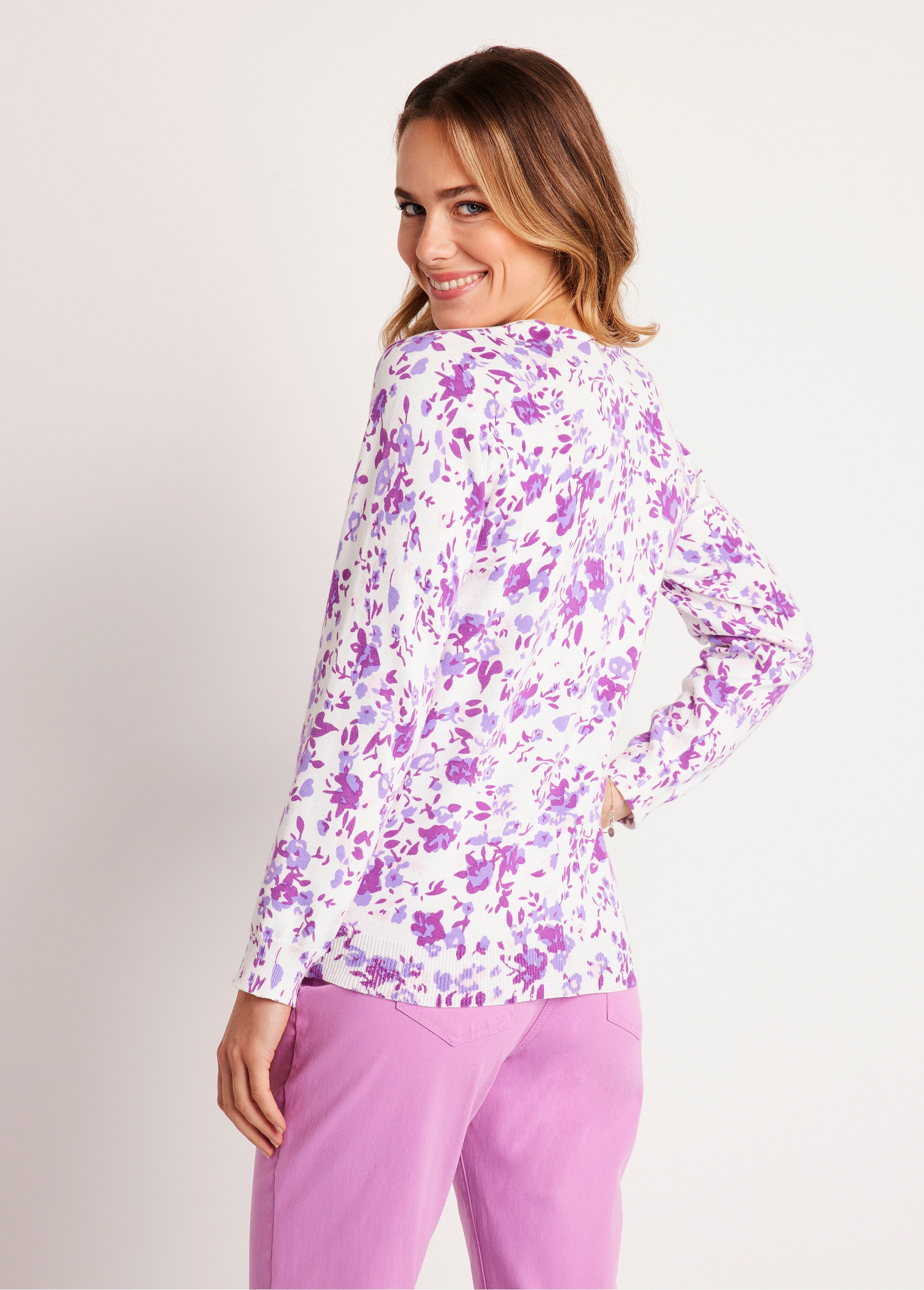 Pull fleuri fin