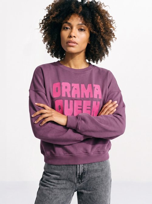 Sweat col rond, message Drama Queen Rouge JB-SW0045 MV1