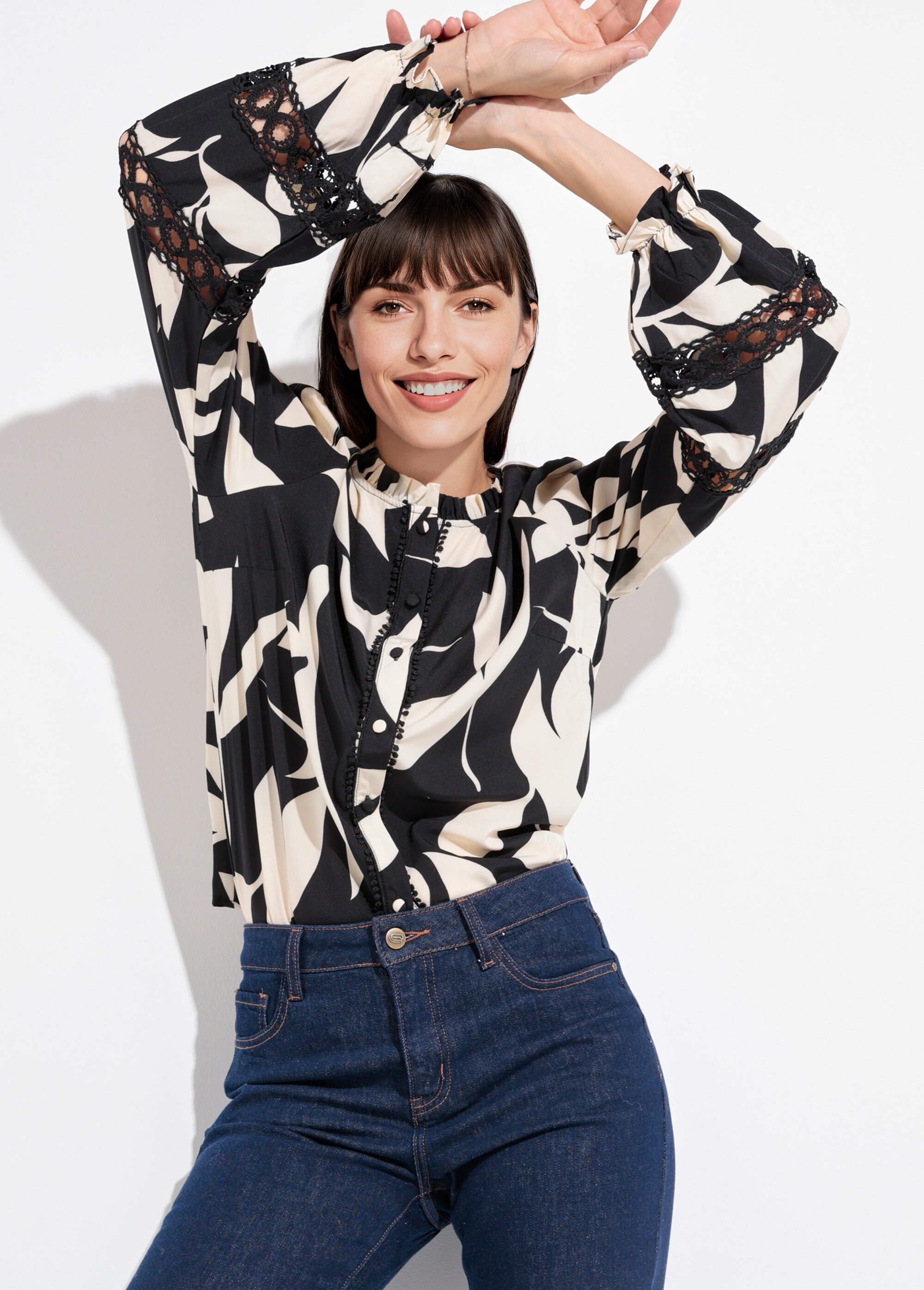 Blouse motif graphique détails dentelle Femme Noir IA-R5517 MV1