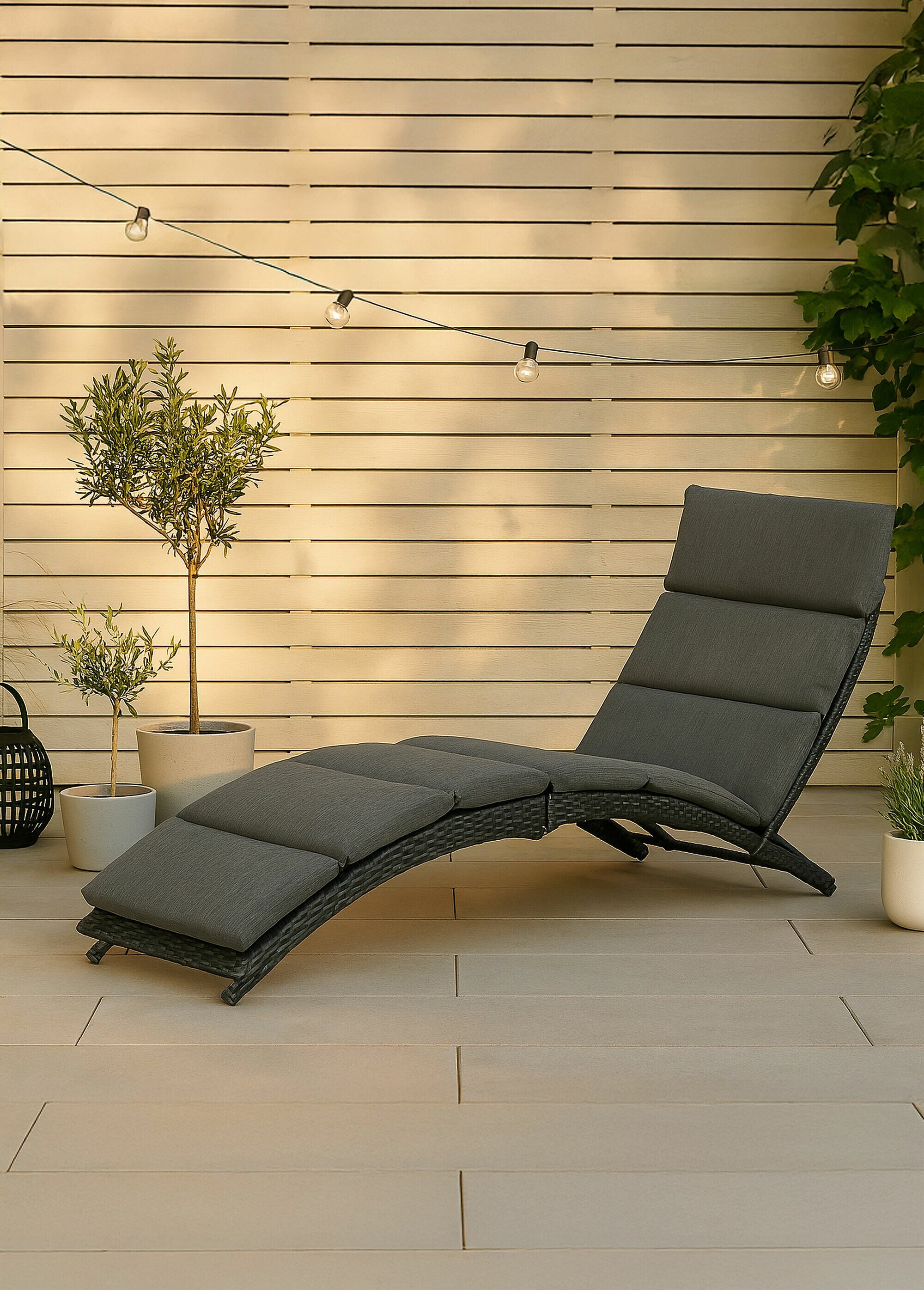 Chaise longue vague en résine + coussin NOIR VEN-2065-001 SI1