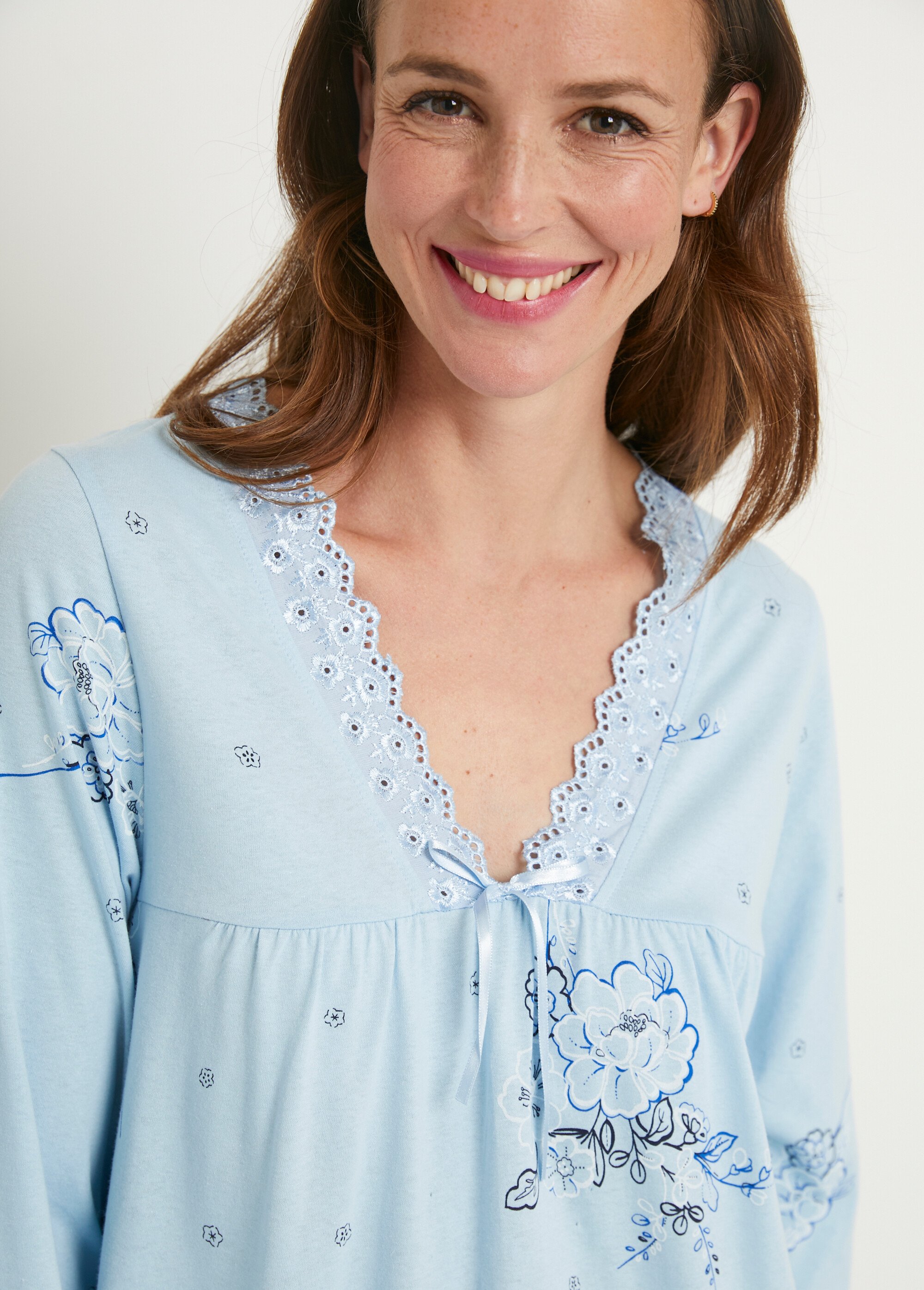Chemise de nuit mi longue coton brodé manches 3/4