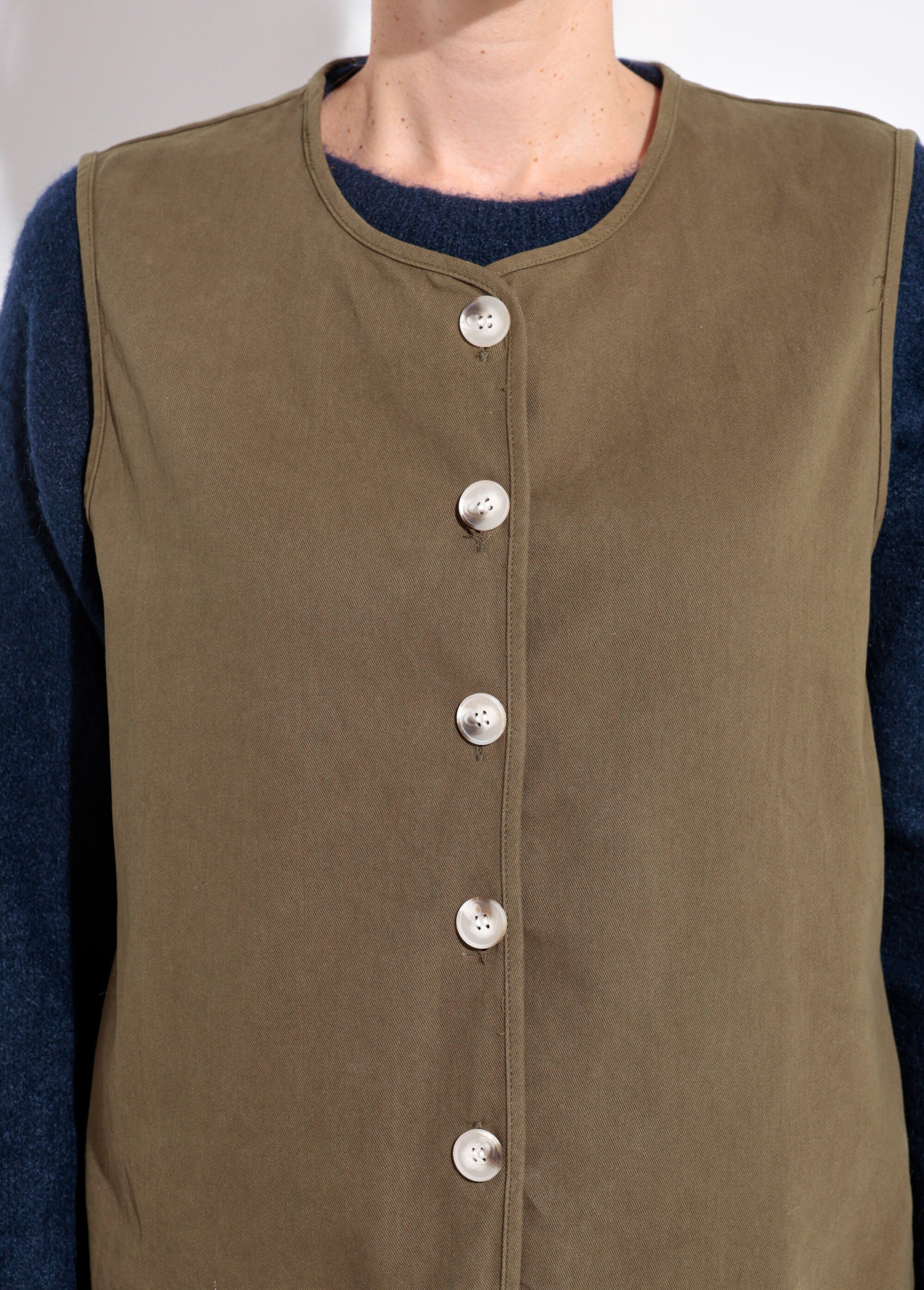 Gilet sans manches col rond en twill Femme Vert IA-R5779 DE1
