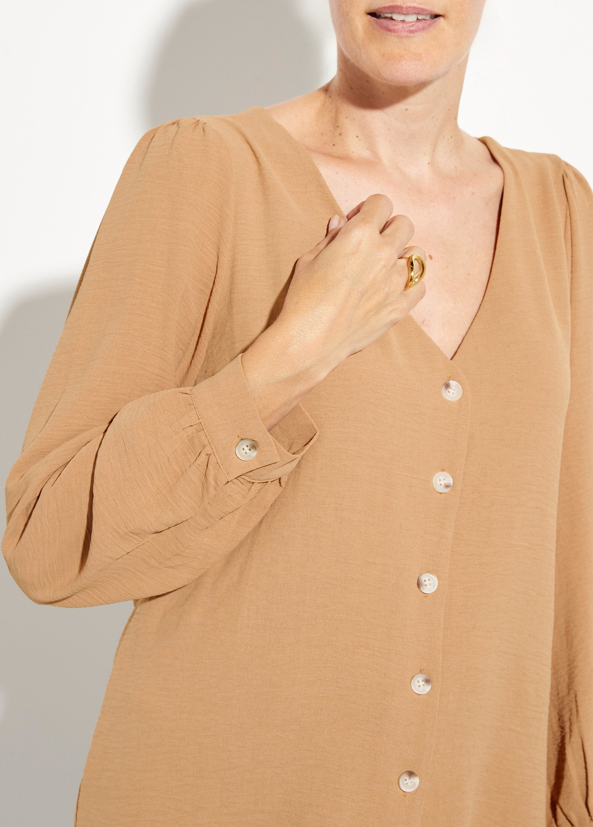 Tunique reliefée boutonnée, col V Femme Beige IA-R5769 DE1