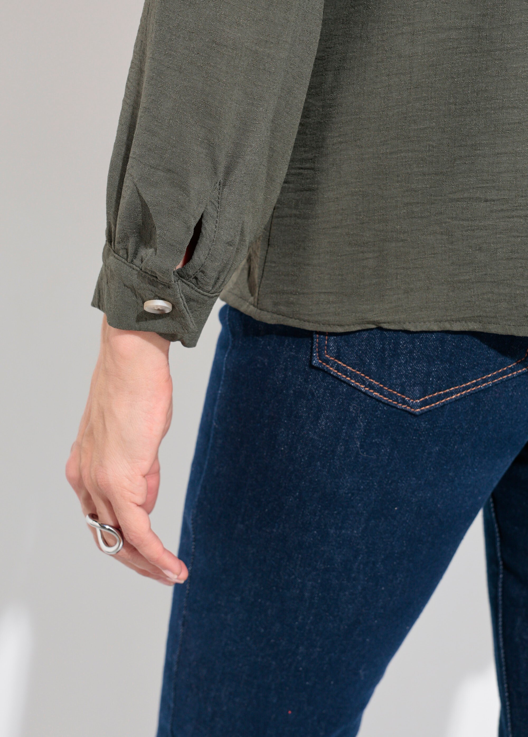 Tunique reliefée boutonnée, col V Femme Vert IA-R5769 DE3