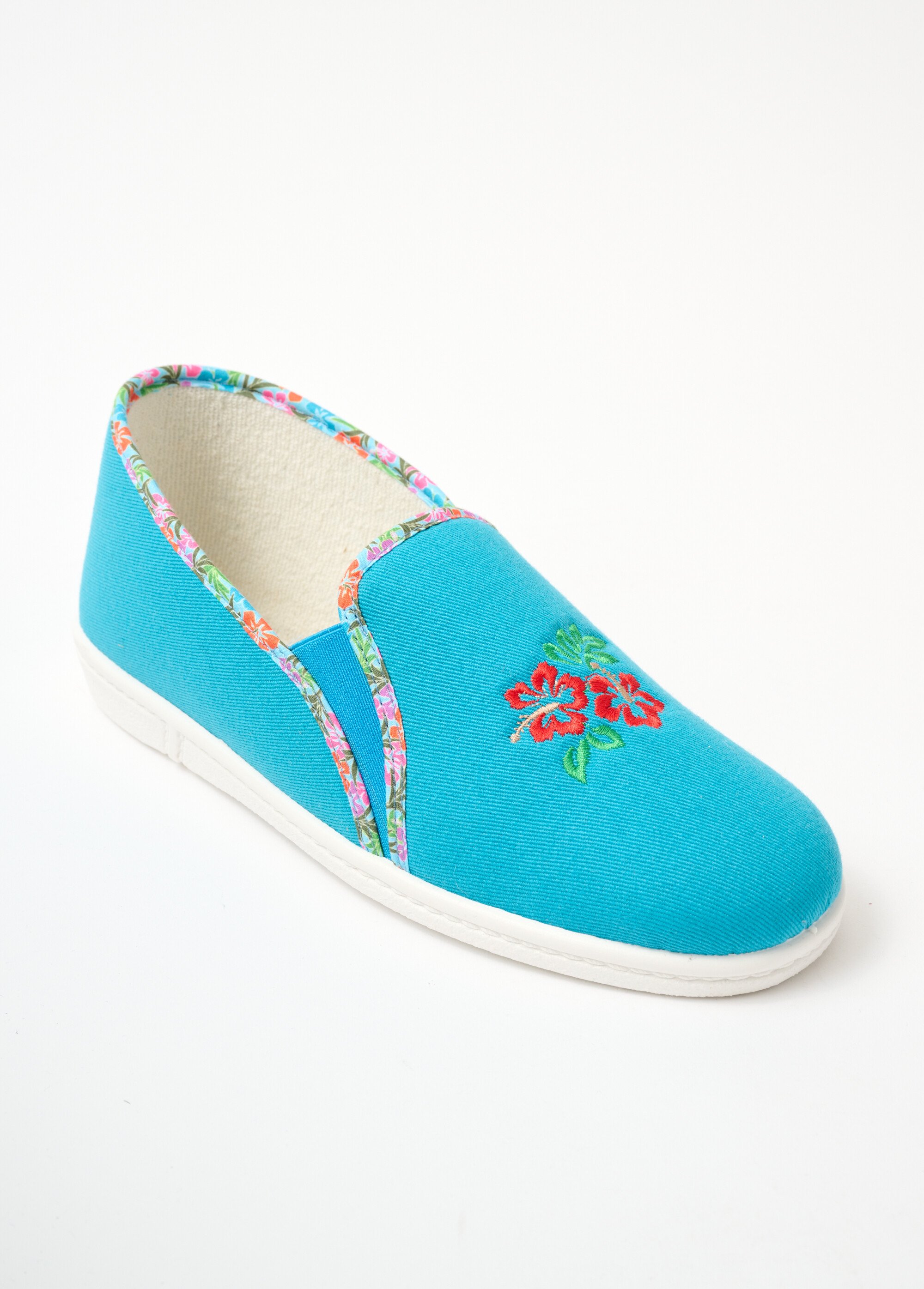 Chaussons largeur confort brodés élastiqués