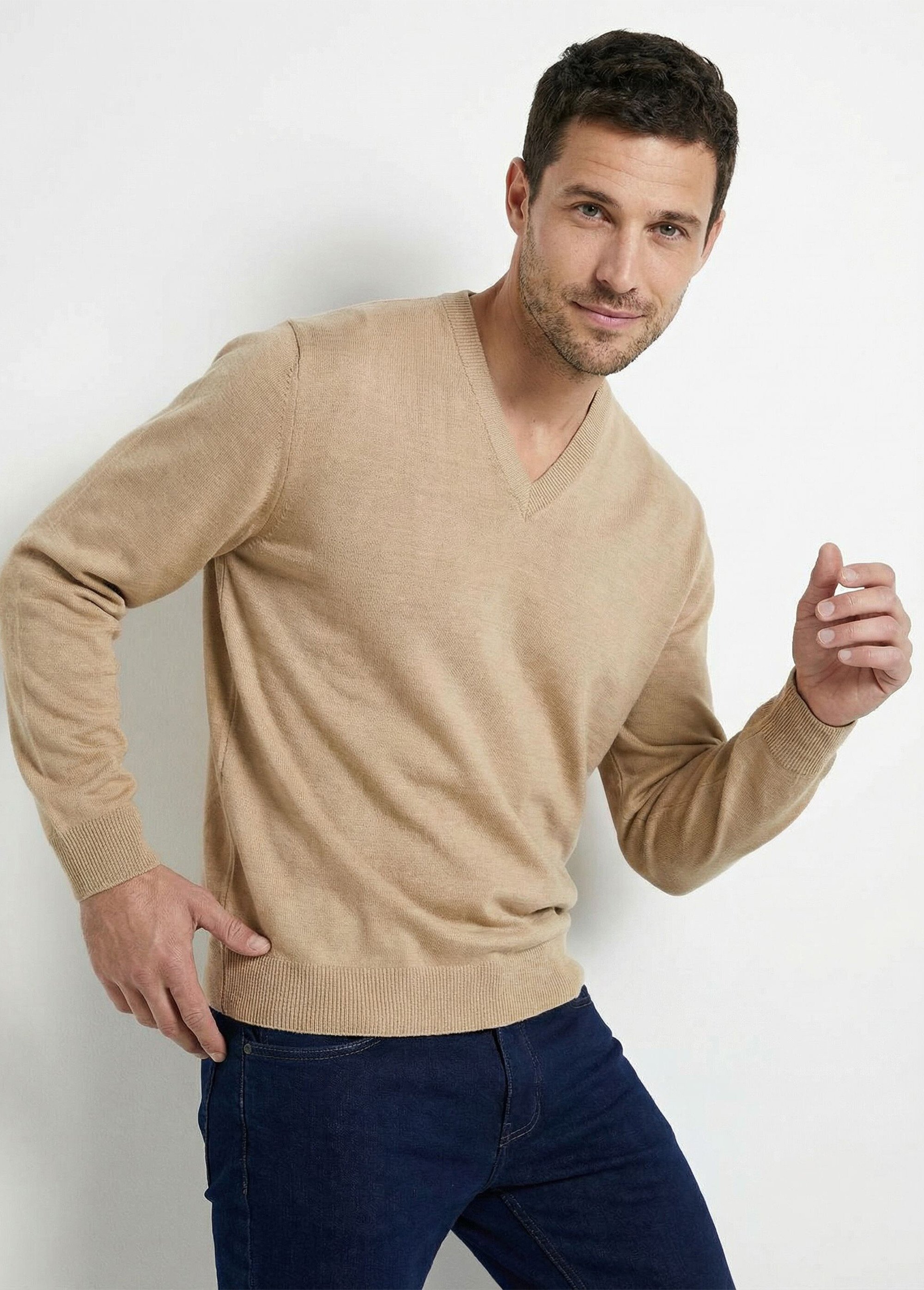 Pull fin col V jersey doux manches longues Homme Beige FINEST MV1