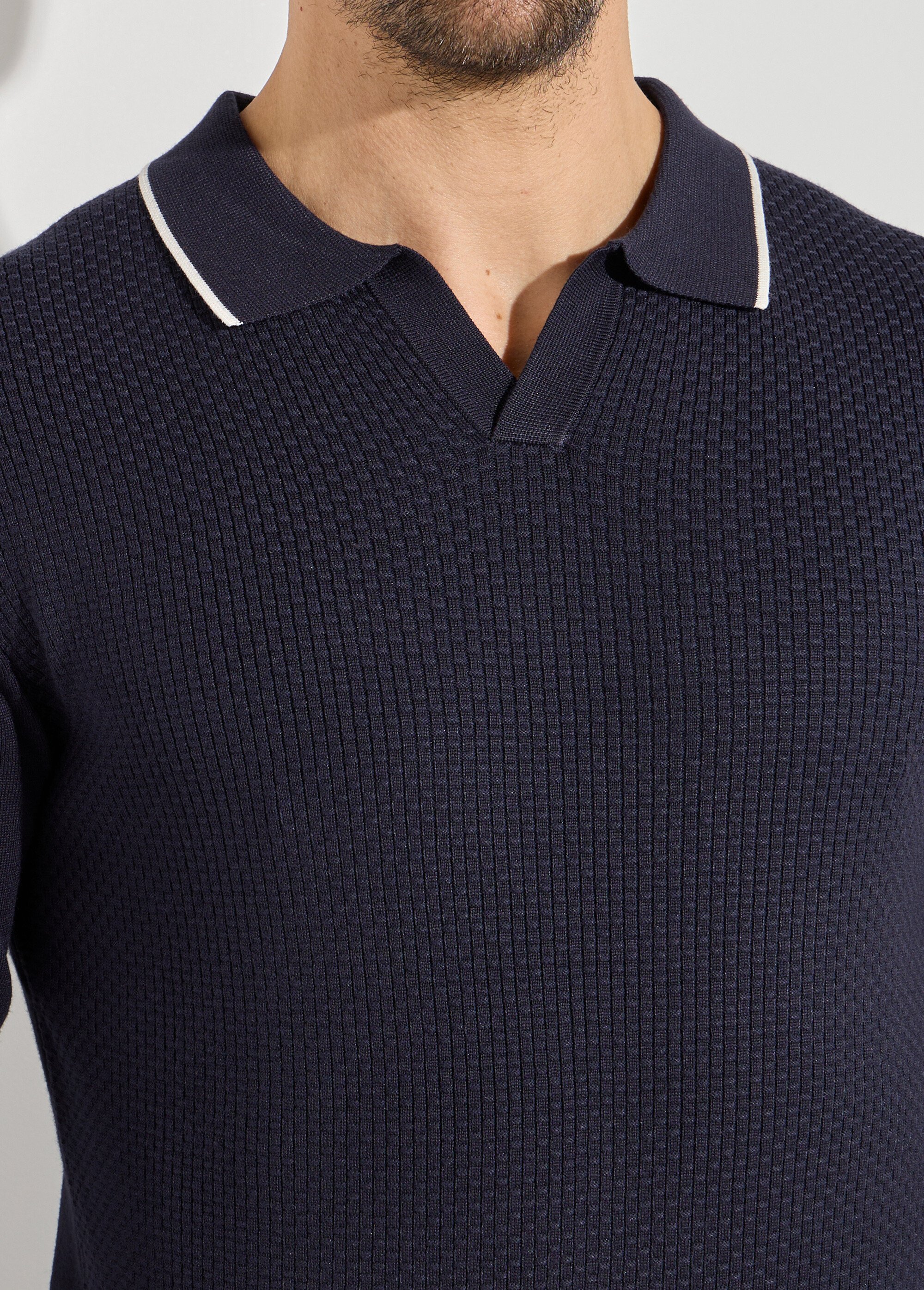 Pull maille texturée fine jauge col polo