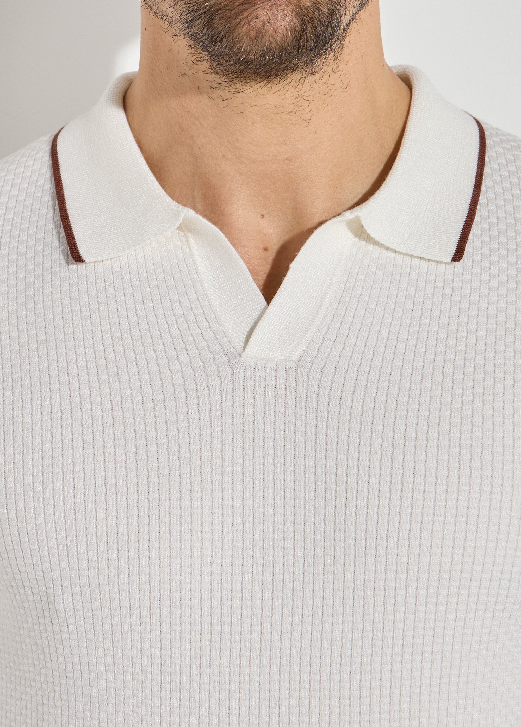 Pull maille texturée fine jauge col polo