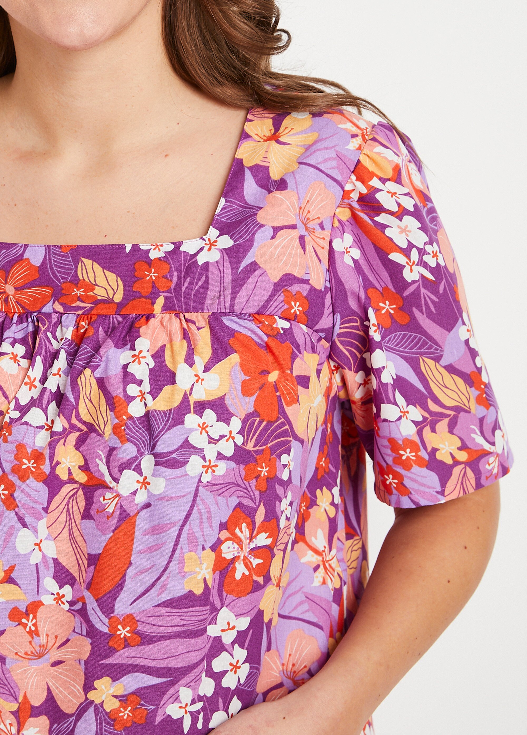 Robe-tablier courte manches courtes