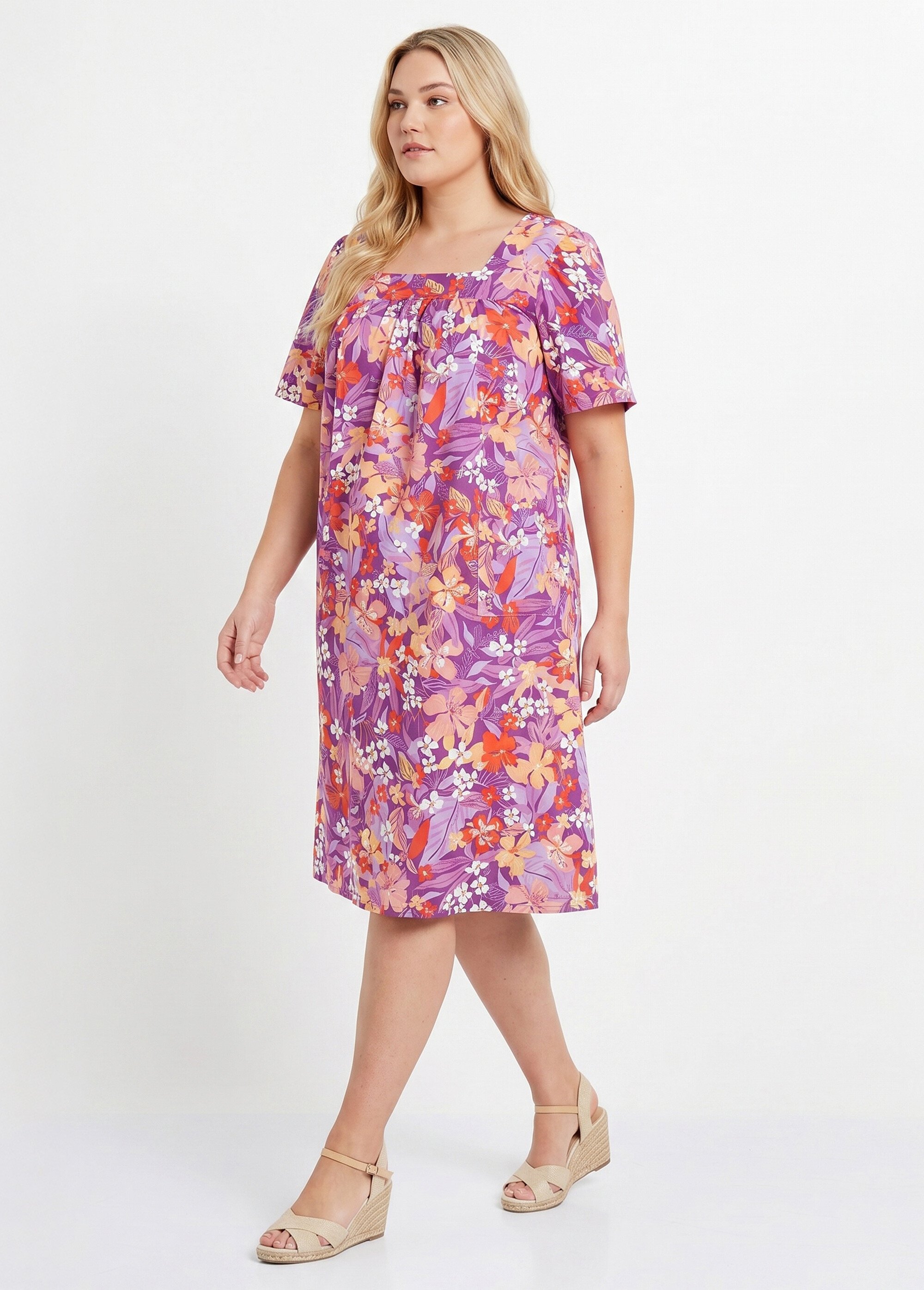Robe-tablier courte manches courtes
