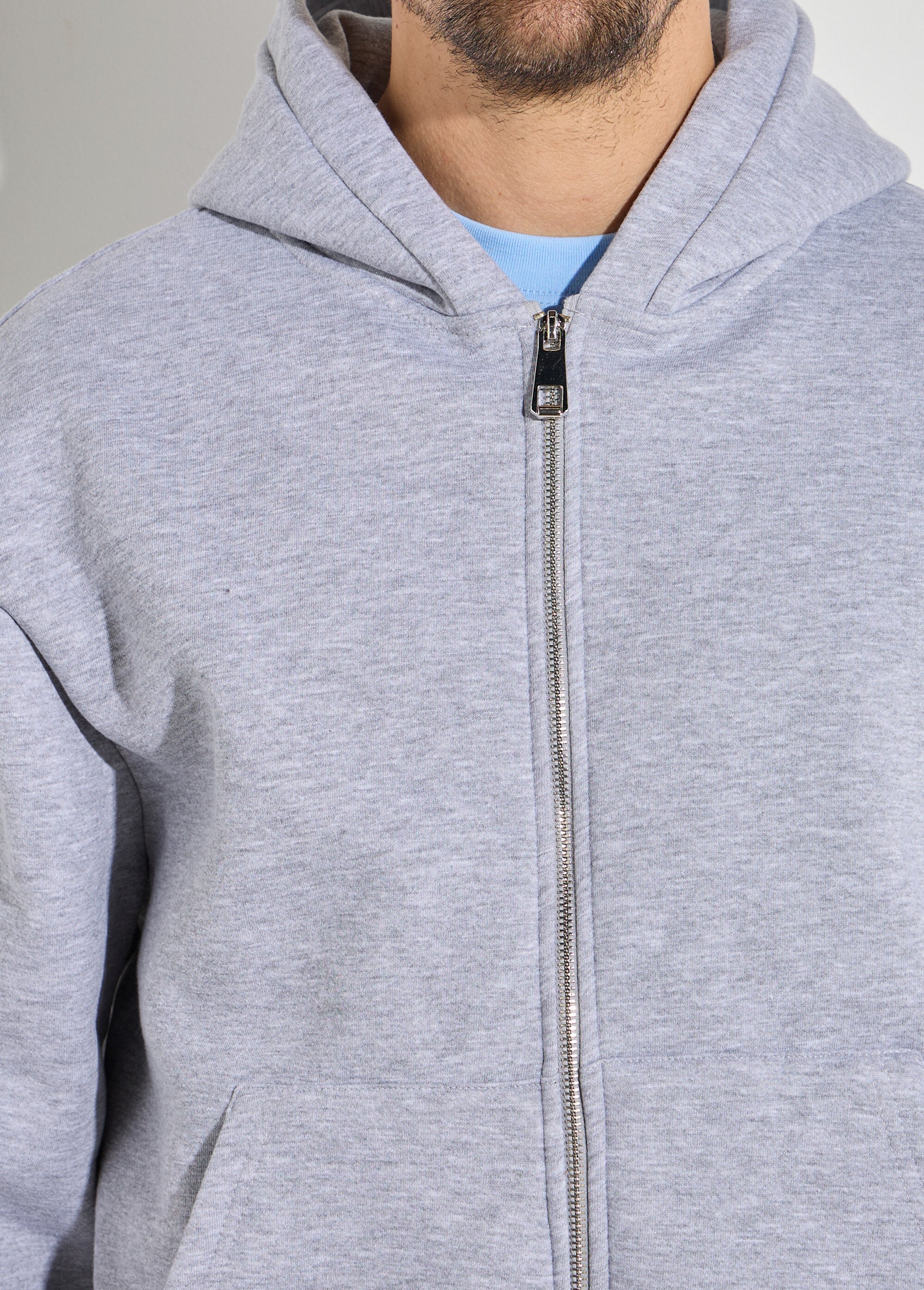 Sweat zippé capuche et poche kangourou