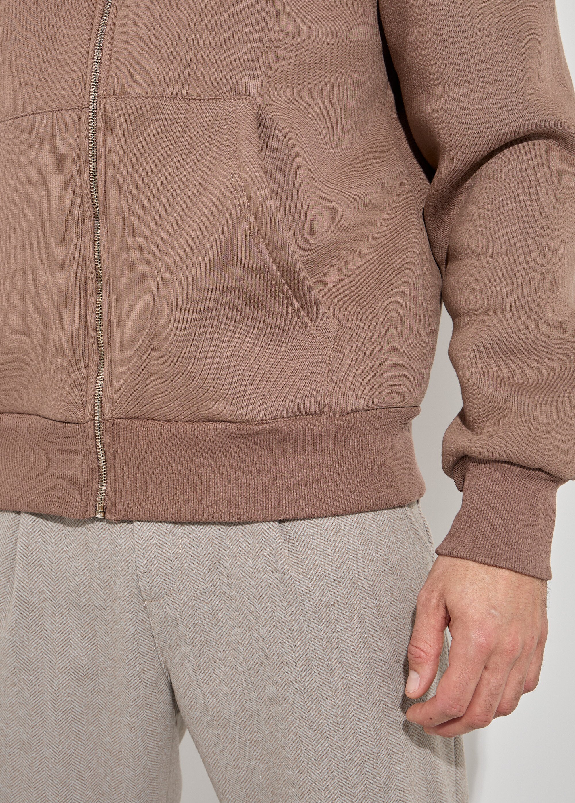 Sweat zippé capuche et poche kangourou