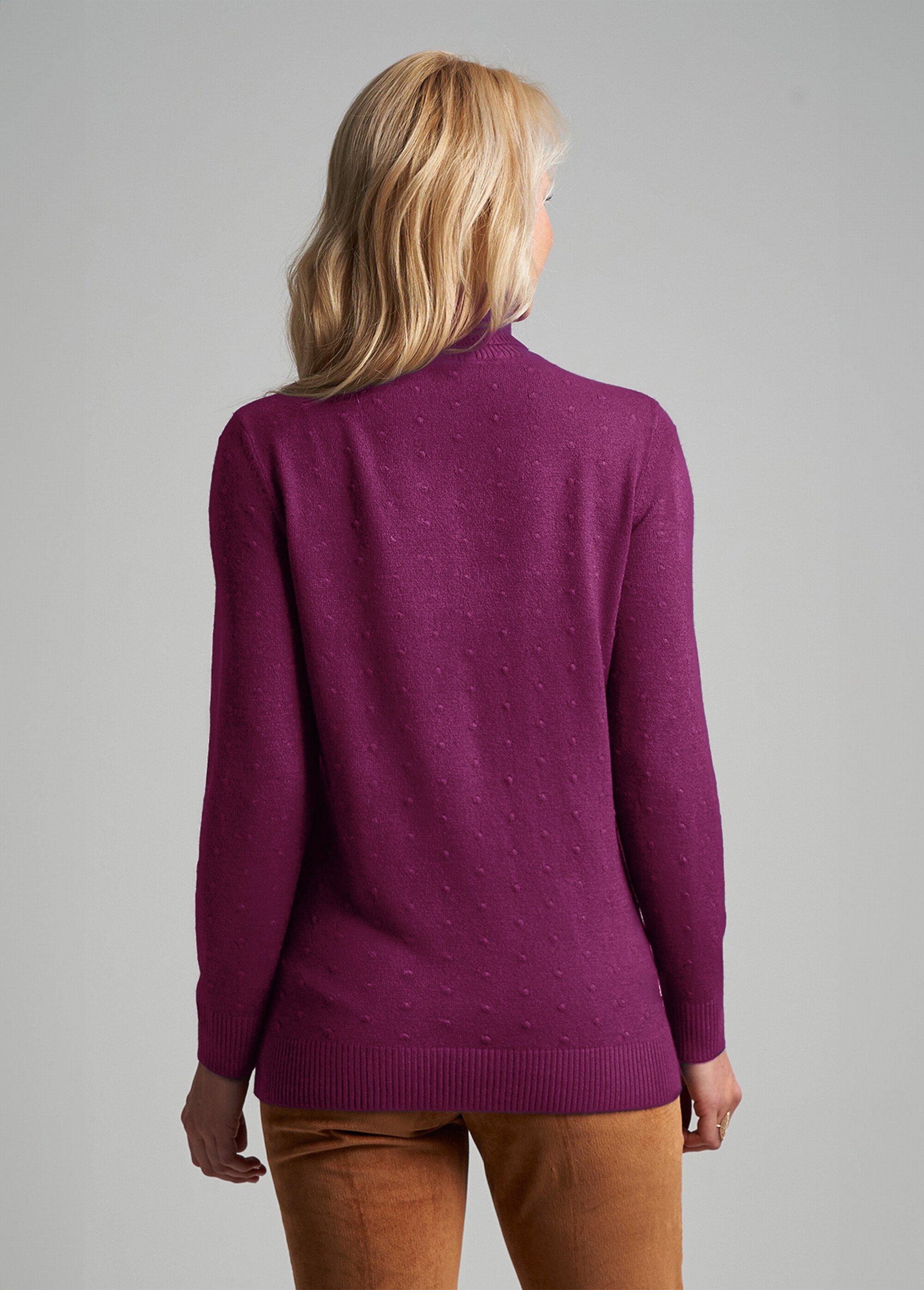 Pull col roulé en maille fantaisie perlée
