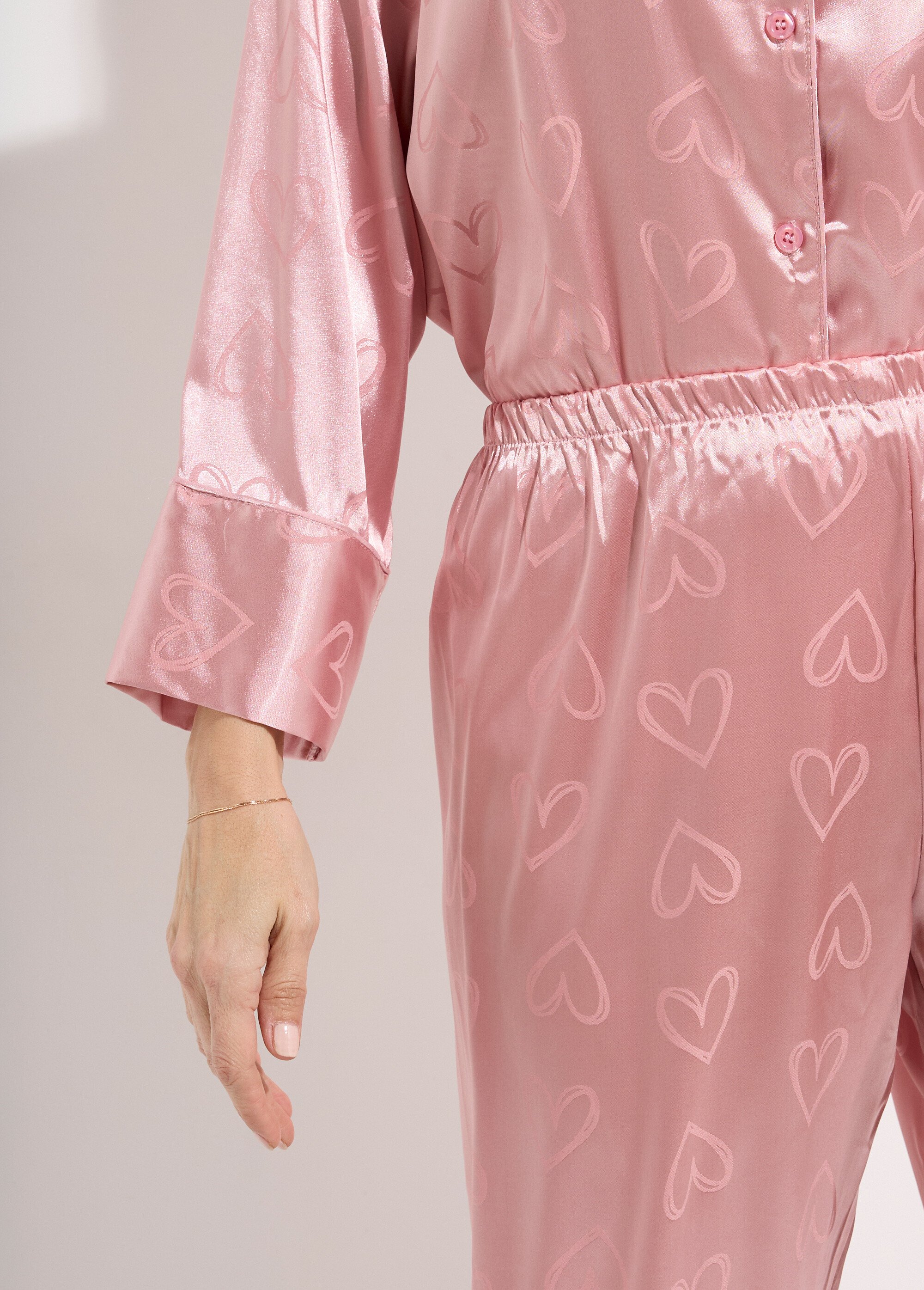 Pyjama long satin avec coeurs imprimés Femme Rose H-NT055 DE2