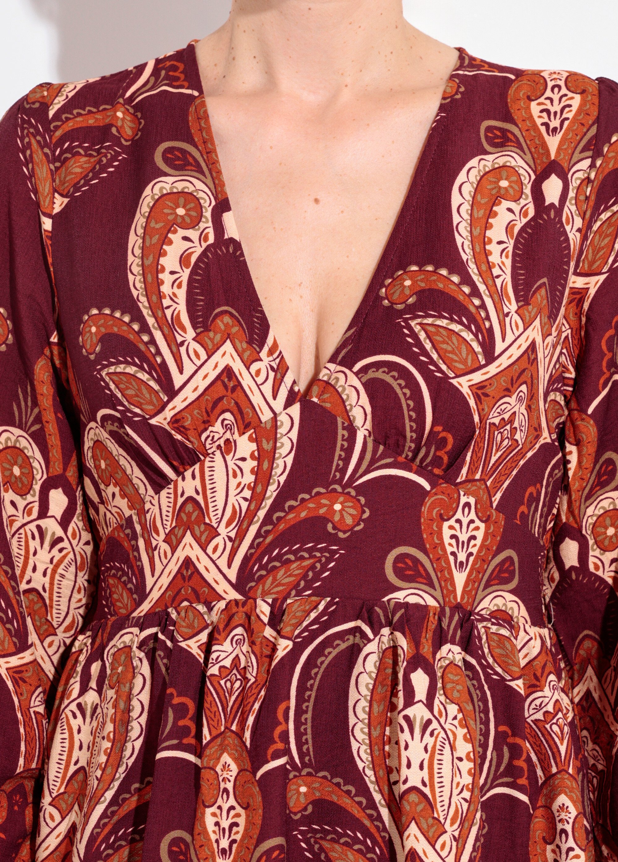 Robe courte col V imprimé cachemire