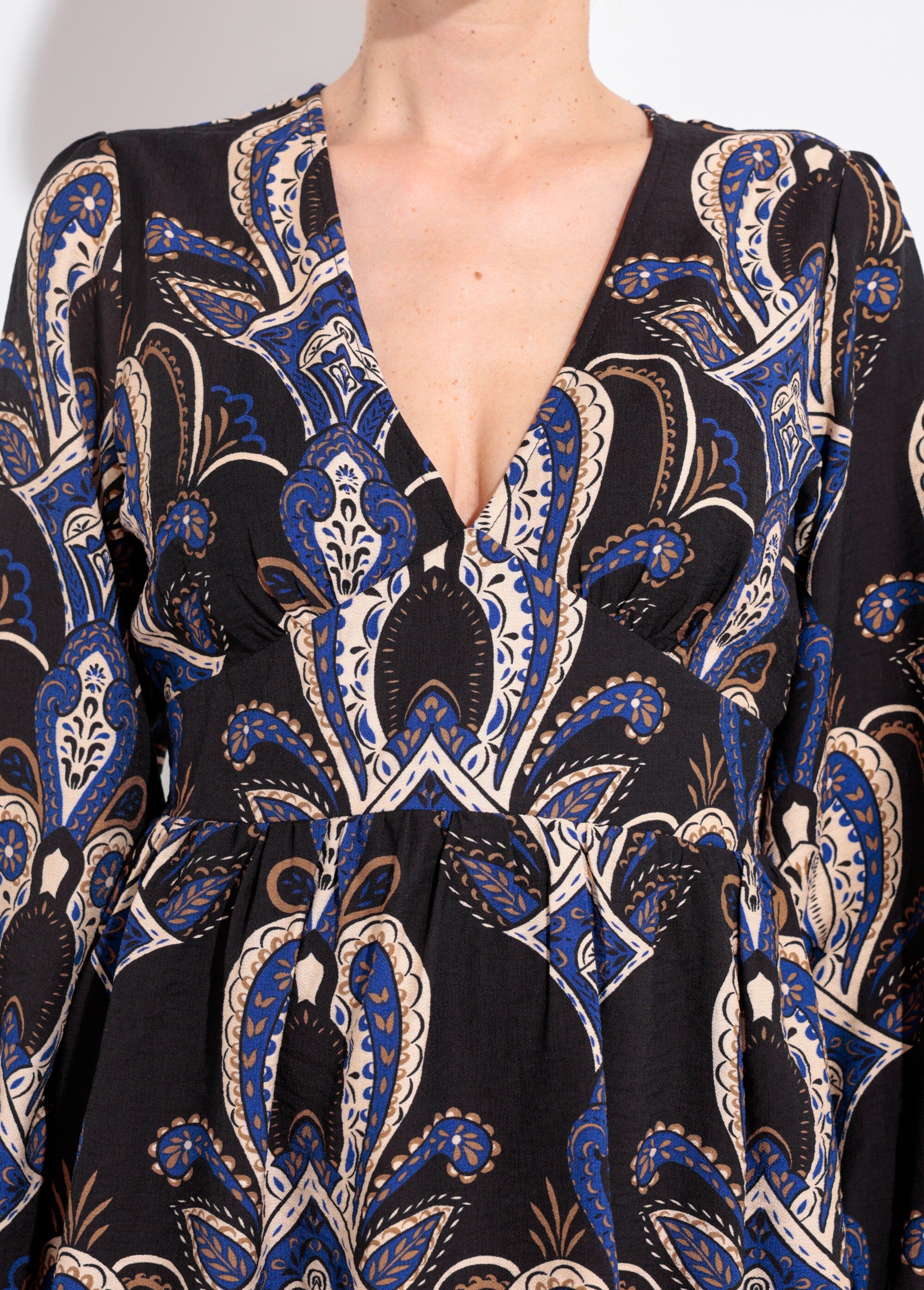 Robe courte col V imprimé cachemire