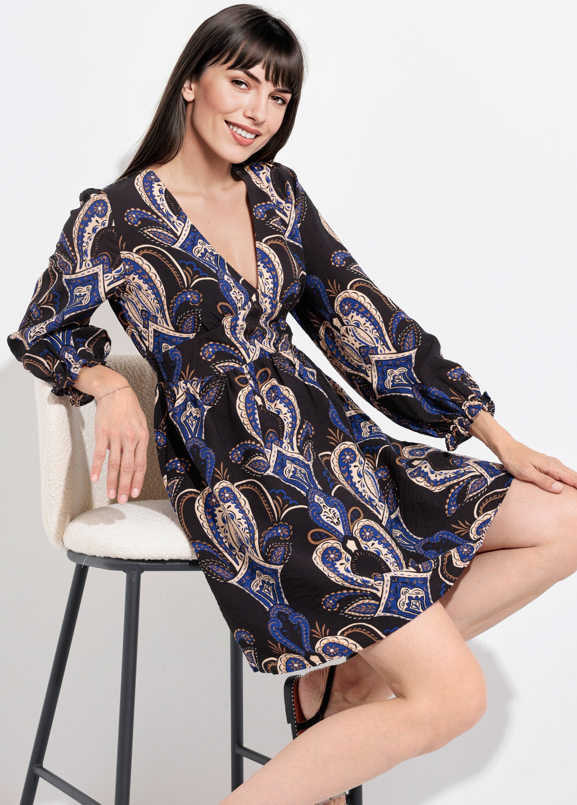 Robe courte col V imprimé cachemire